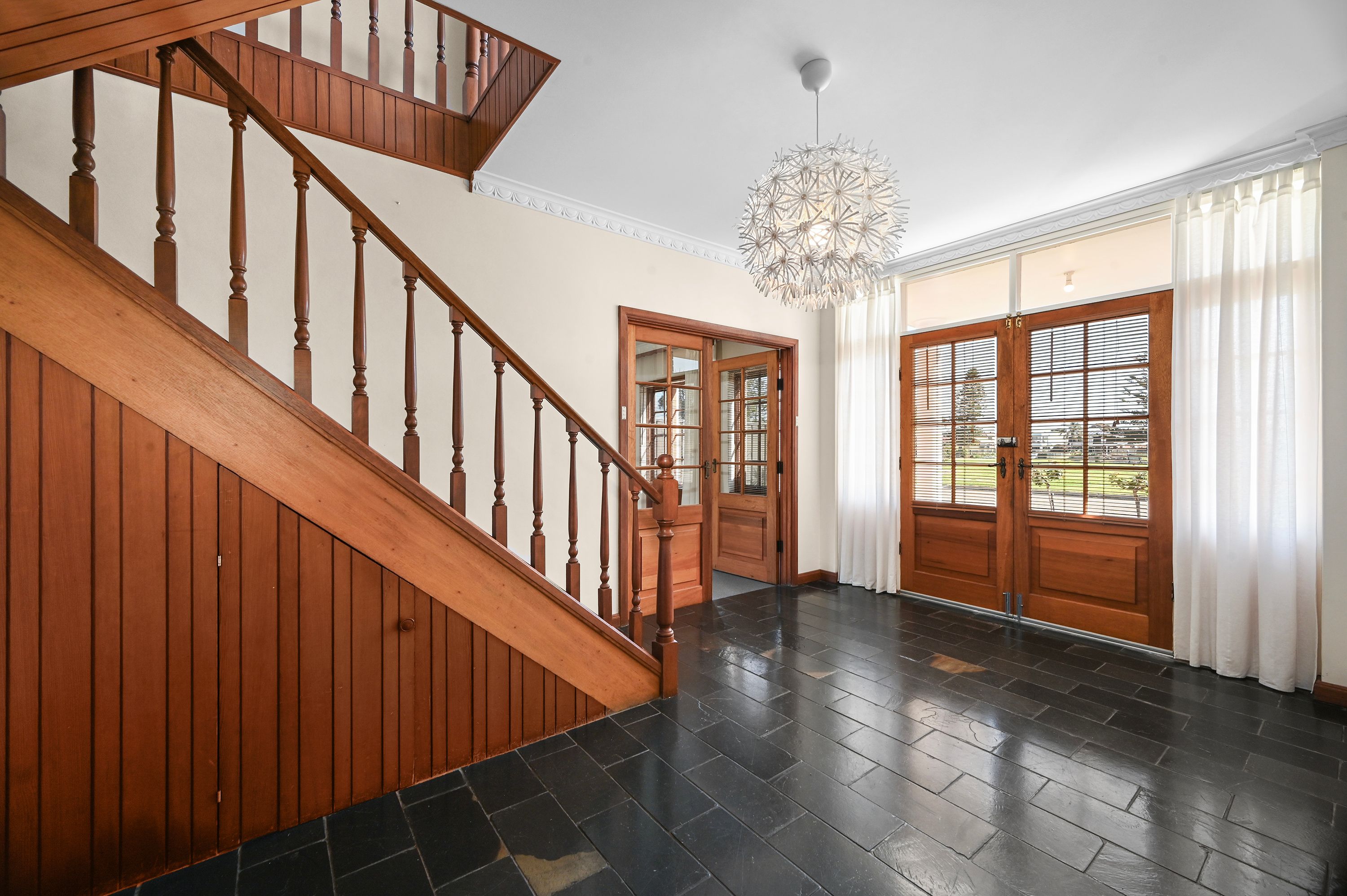 6 Lake View Avenue — photo 4 of 22