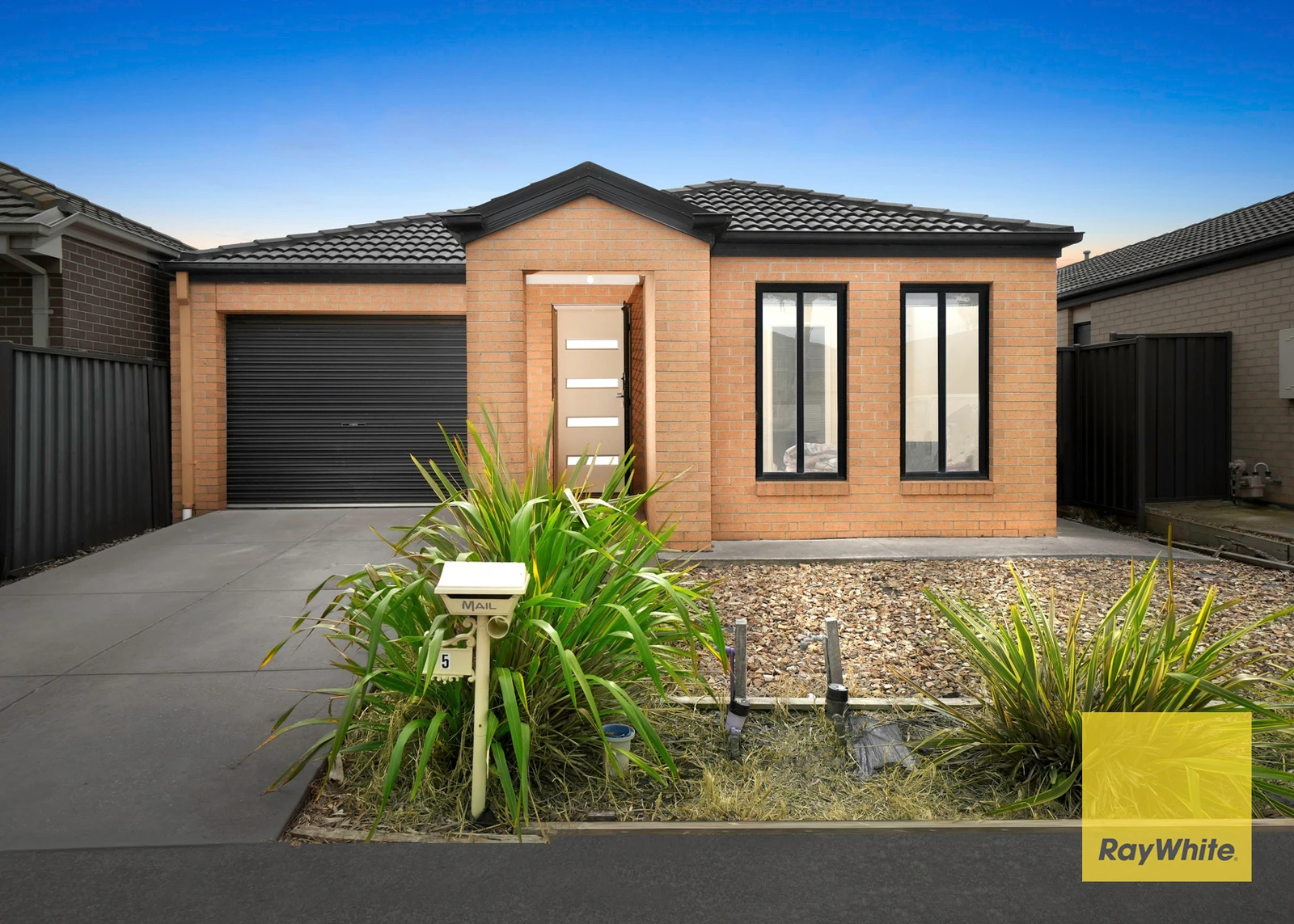 5 Hawkstone Road, MANOR LAKES, VIC 3024