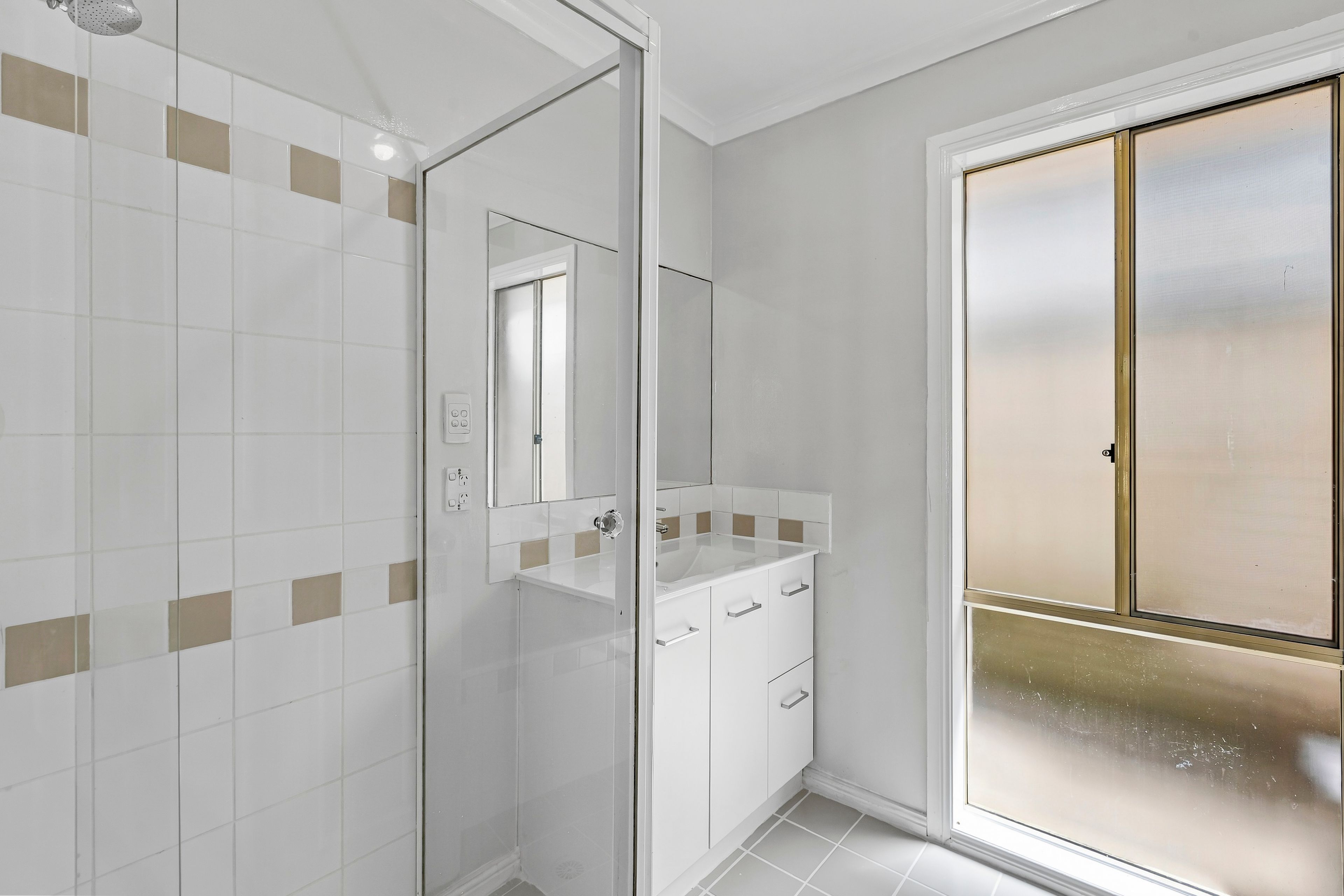 79 Mckenzie Crescent — photo 10 of 11