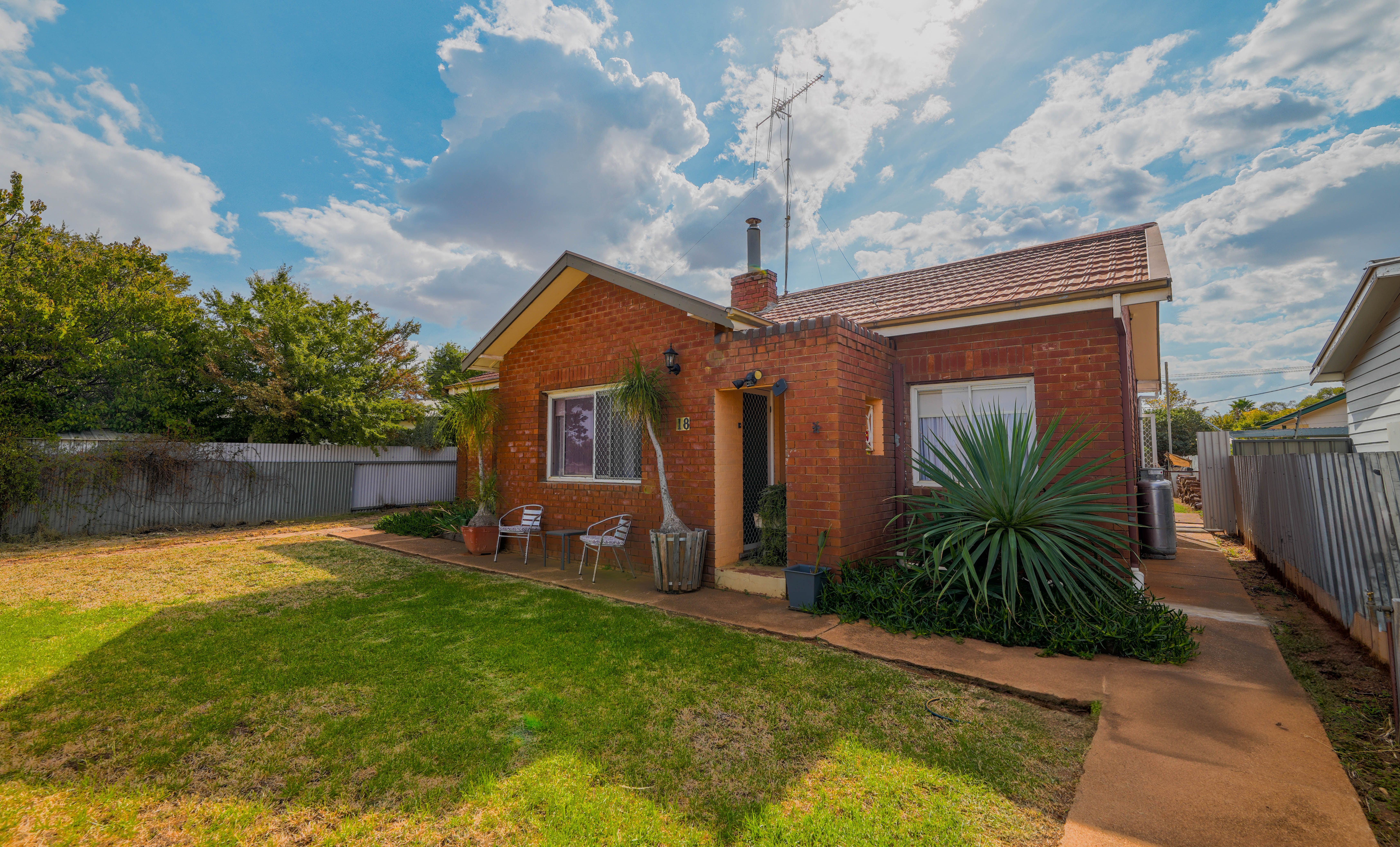 18 Hartigan Avenue, Parkes NSW 2870
