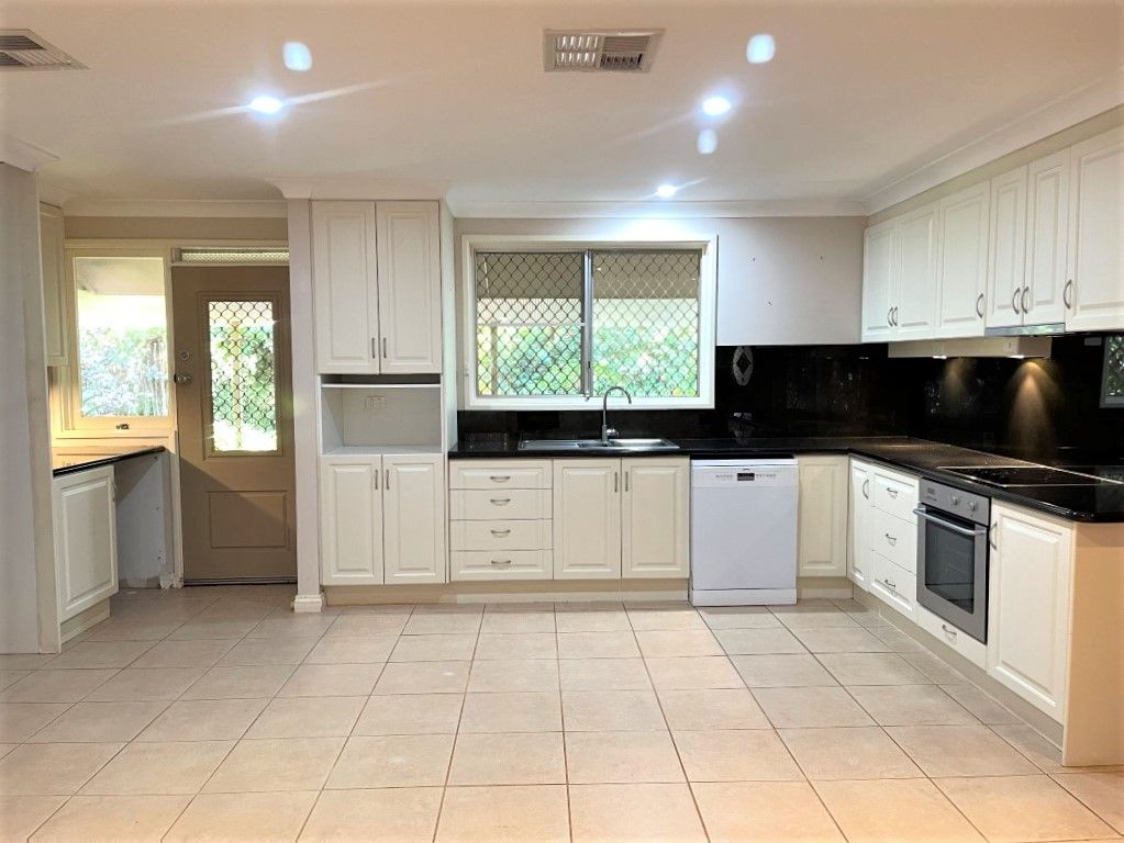 11 De Grey Crescent, Dampier, WA 6713