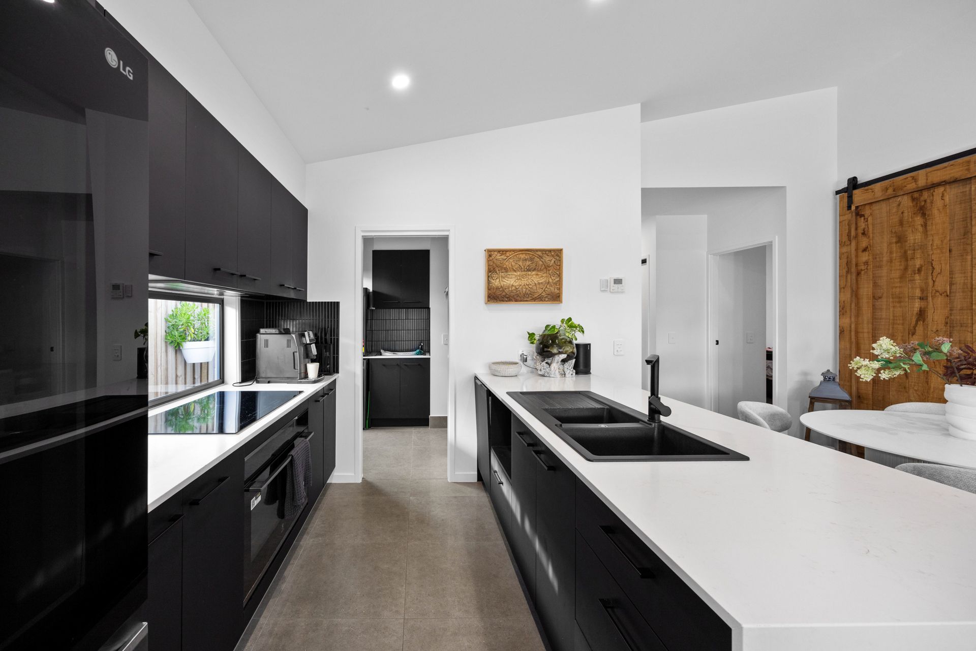 6 Forest Road — photo 6 of 15