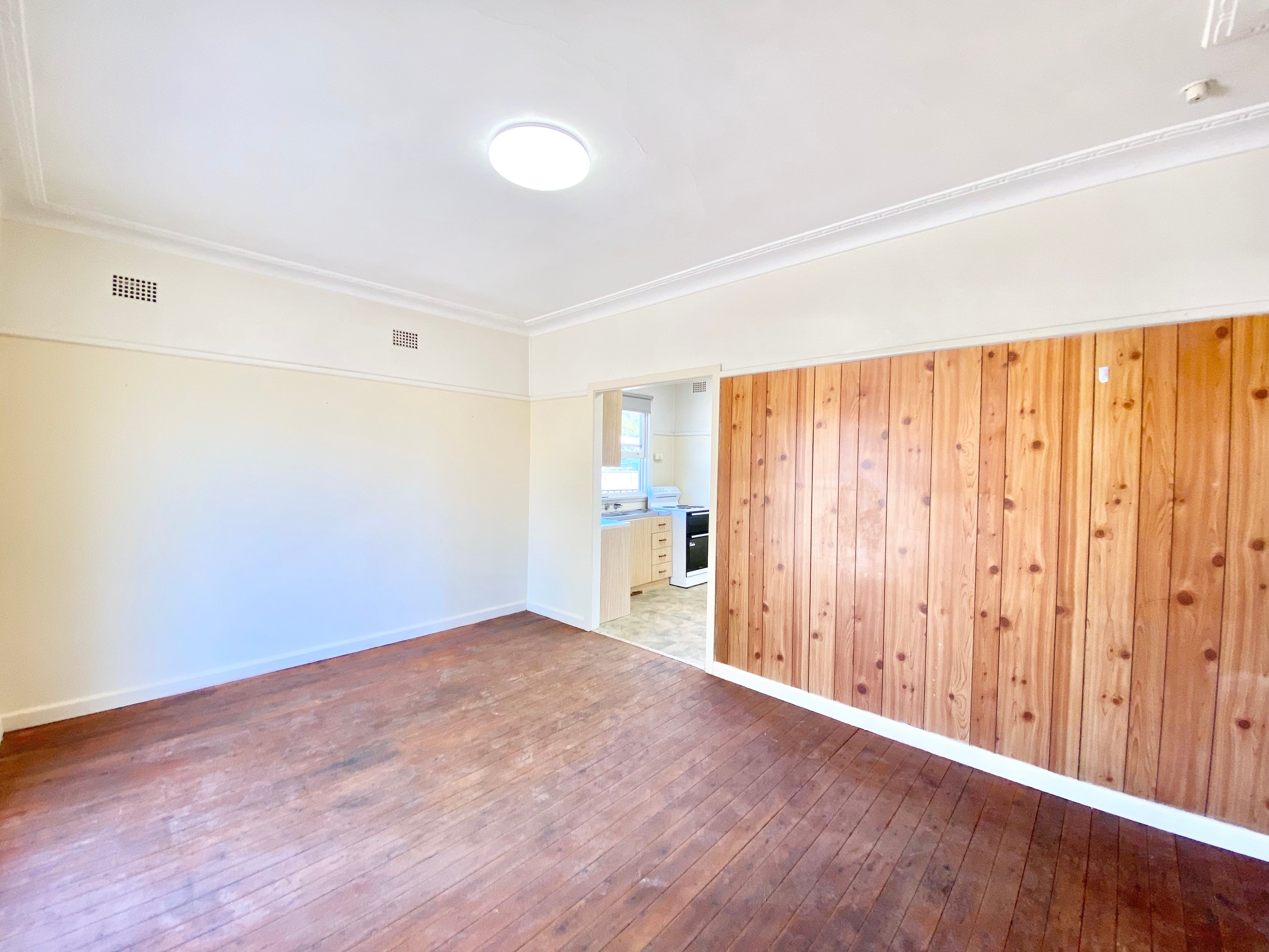 20 Parkland Avenue, Macquarie Fields, NSW 2564