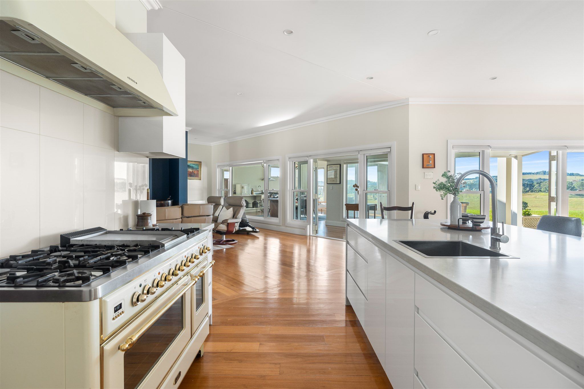 550 Oxleys Hill Road — photo 8 of 30