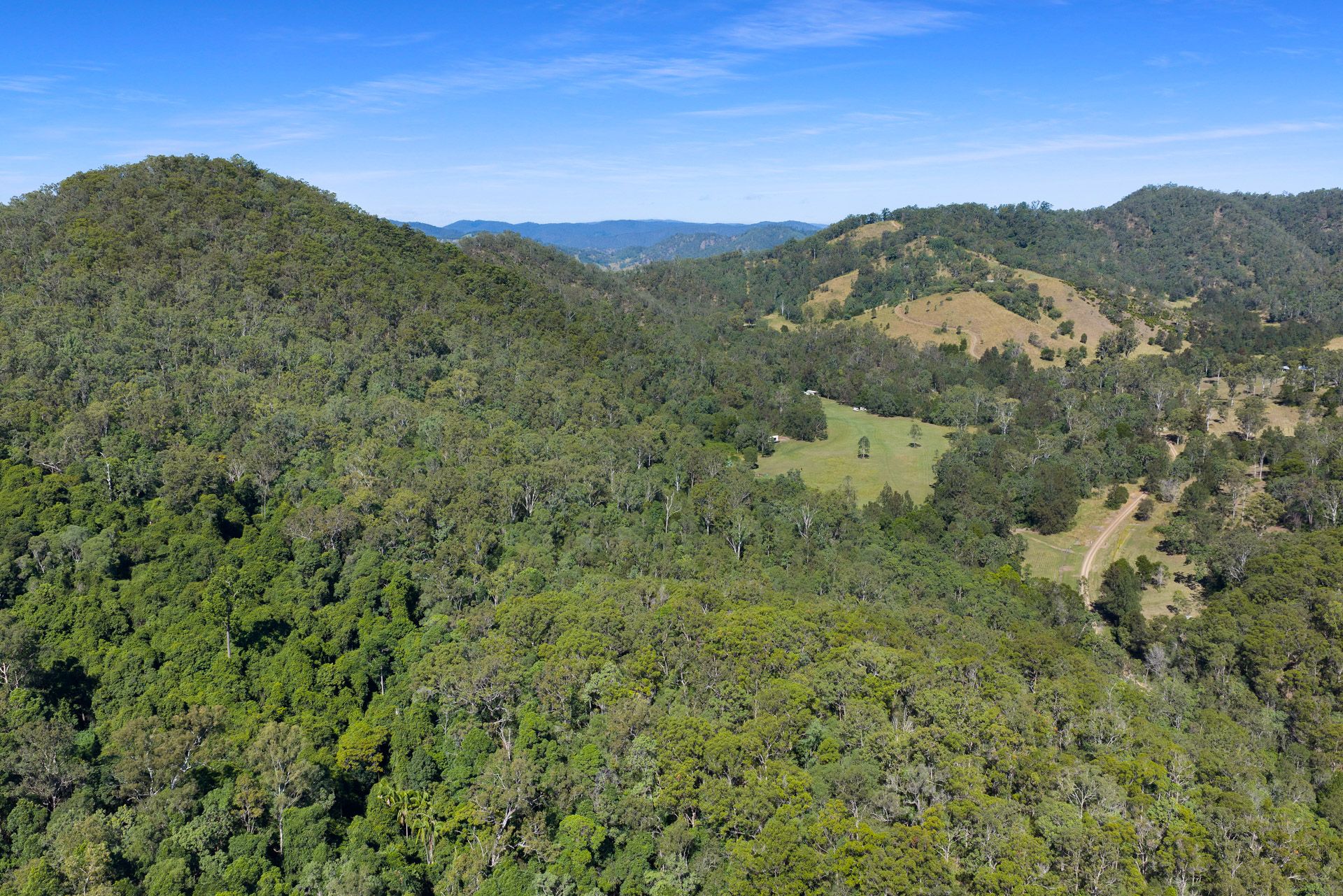 Peaceful Off-Grid Escape Along Amamoor Creek — photo 15 of 16