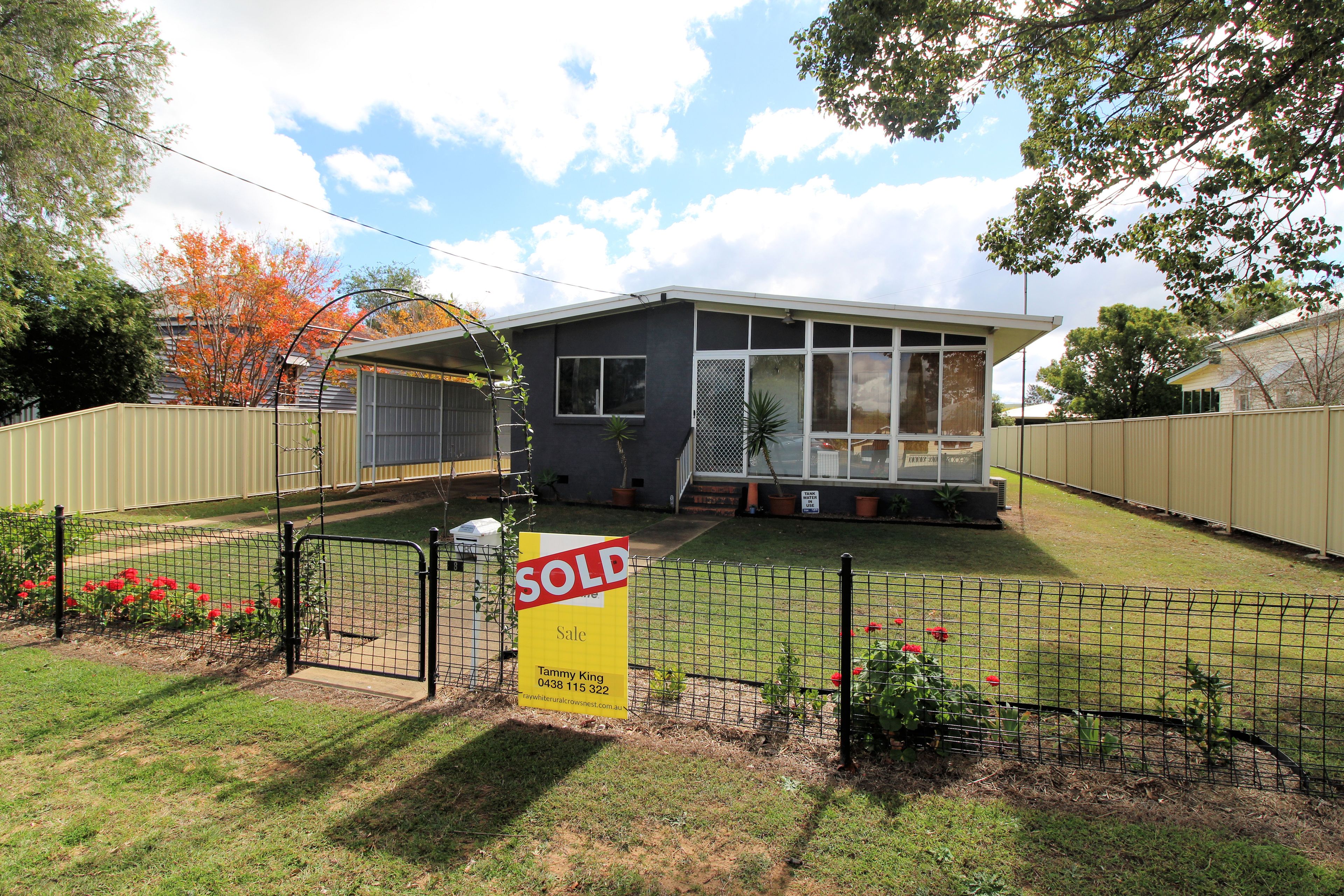 8 Nolan Street, Crows Nest QLD 4355
