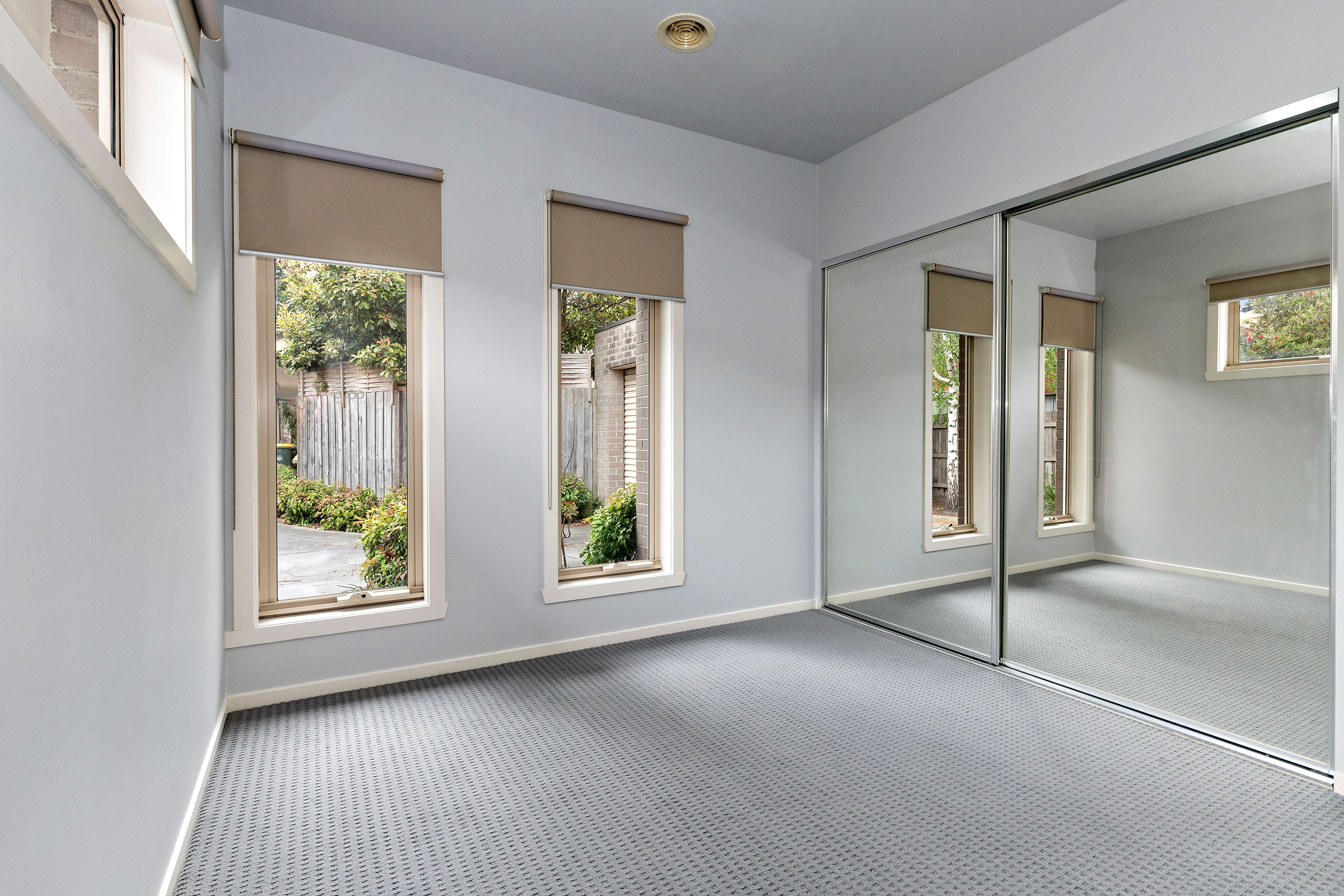2/58 Roberts Street — photo 4 of 6