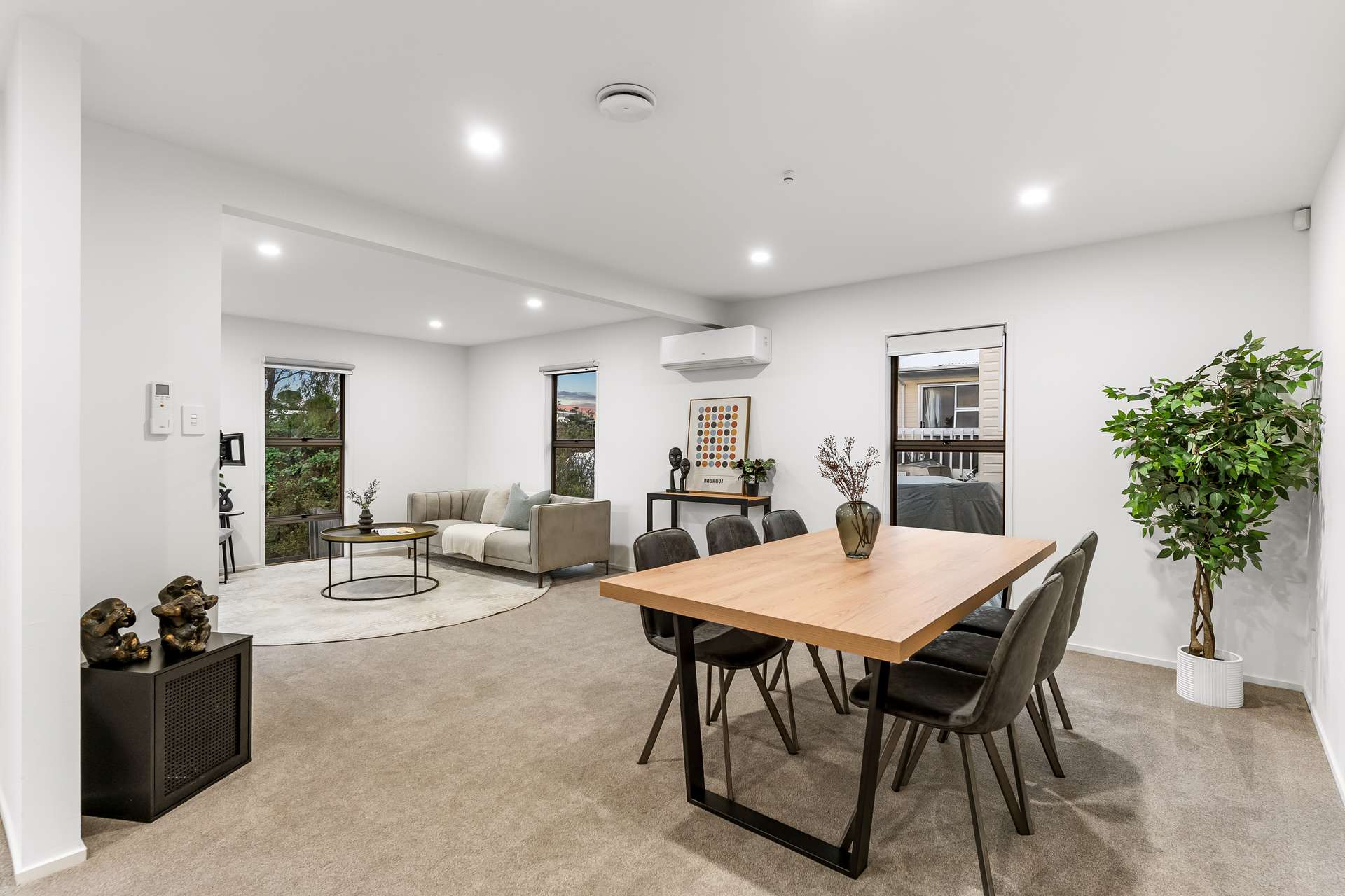 1/57 Aeroview Drive photo 4