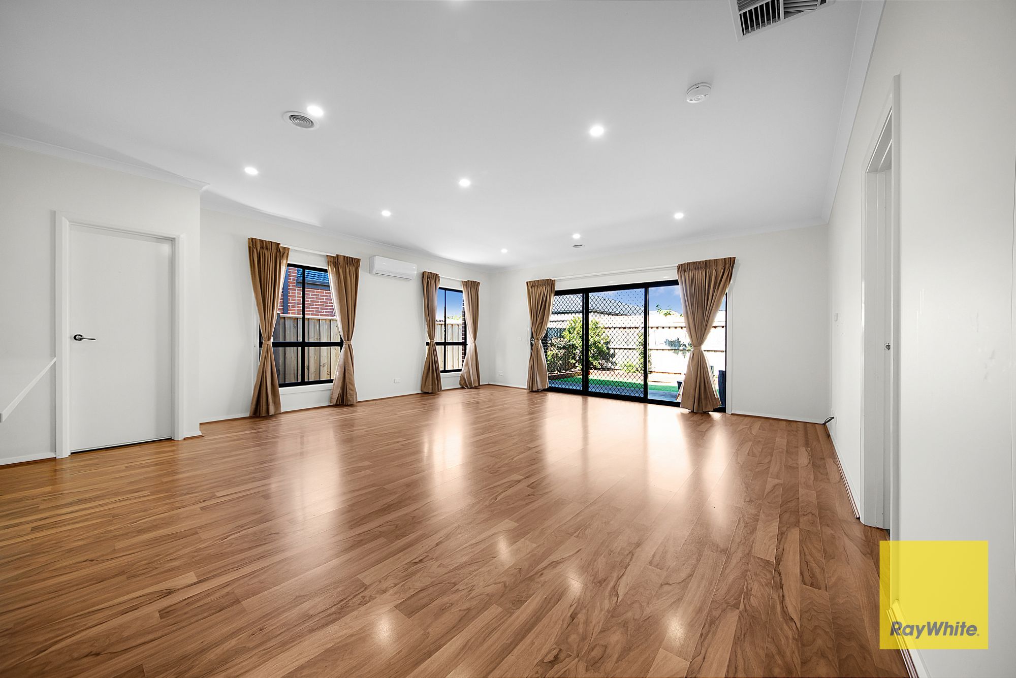 6 Kittyhawk Road — photo 3 of 19