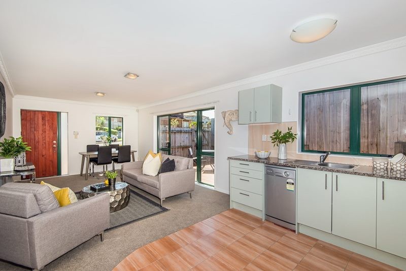 17A Ballymore Drive, Pinehill, North Shore City