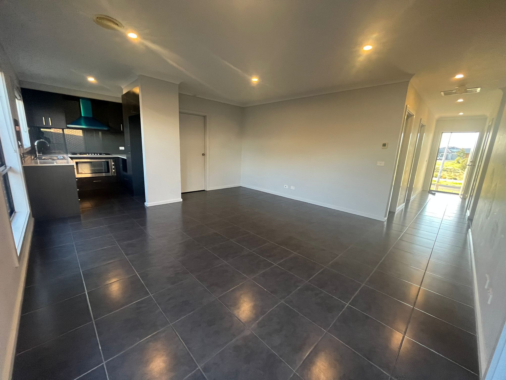 18 Harker Esplanade — photo 5 of 14