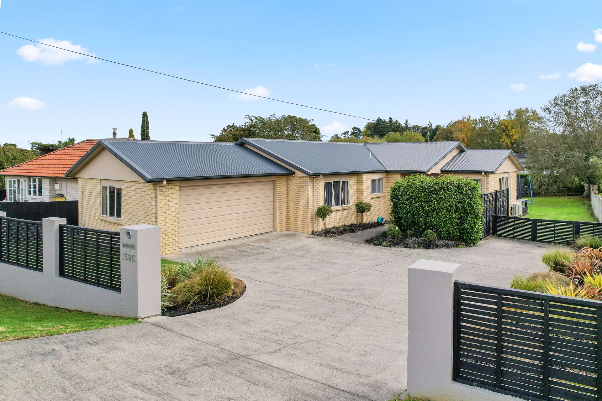 1585 Te Rahu Road photo 0