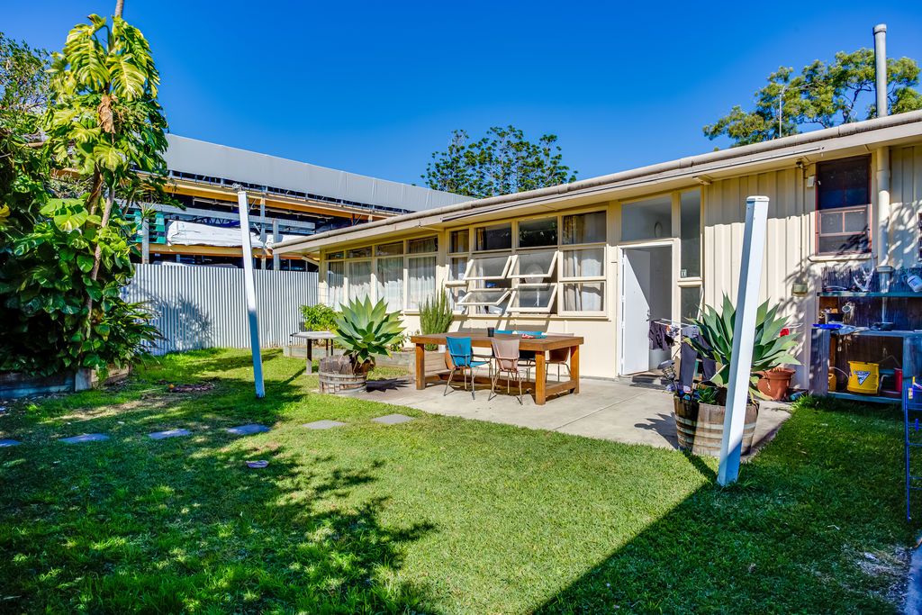 39 Paradise Avenue, Miami, QLD 4220