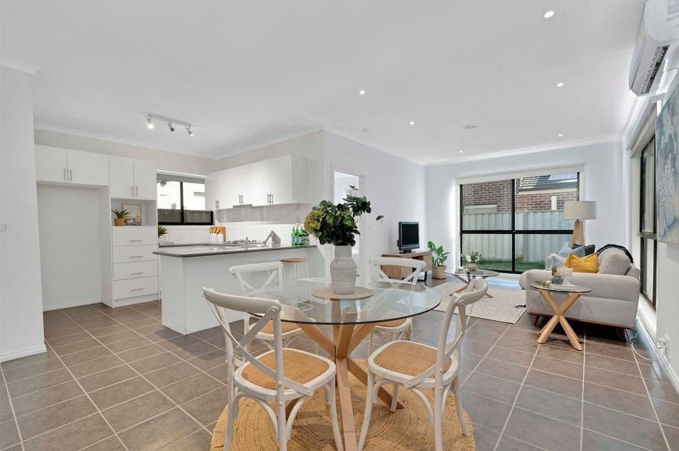 74 Caradon Drive — photo 4 of 9