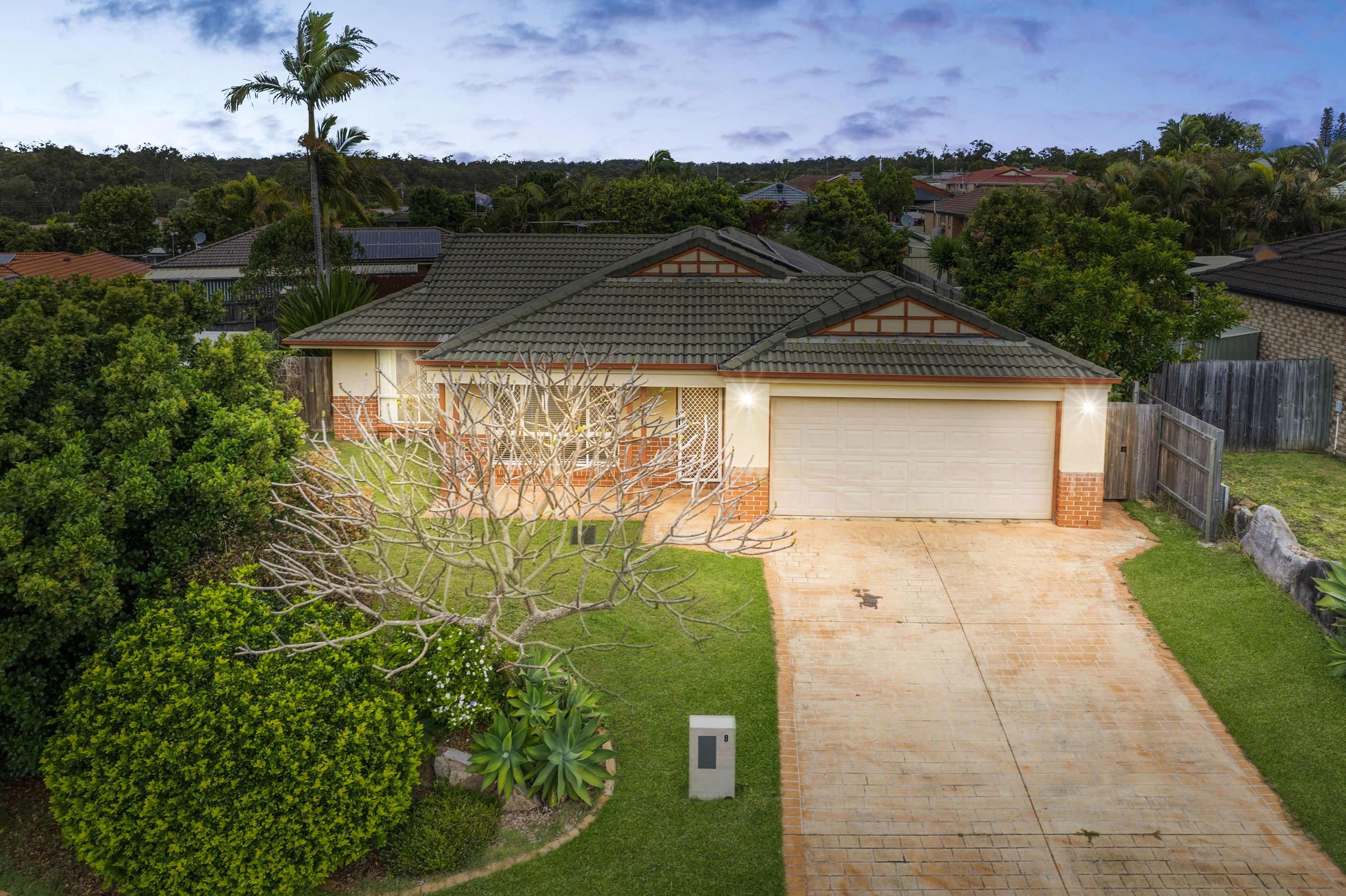 8 Wiltshire Street, Heritage Park, QLD 4118
