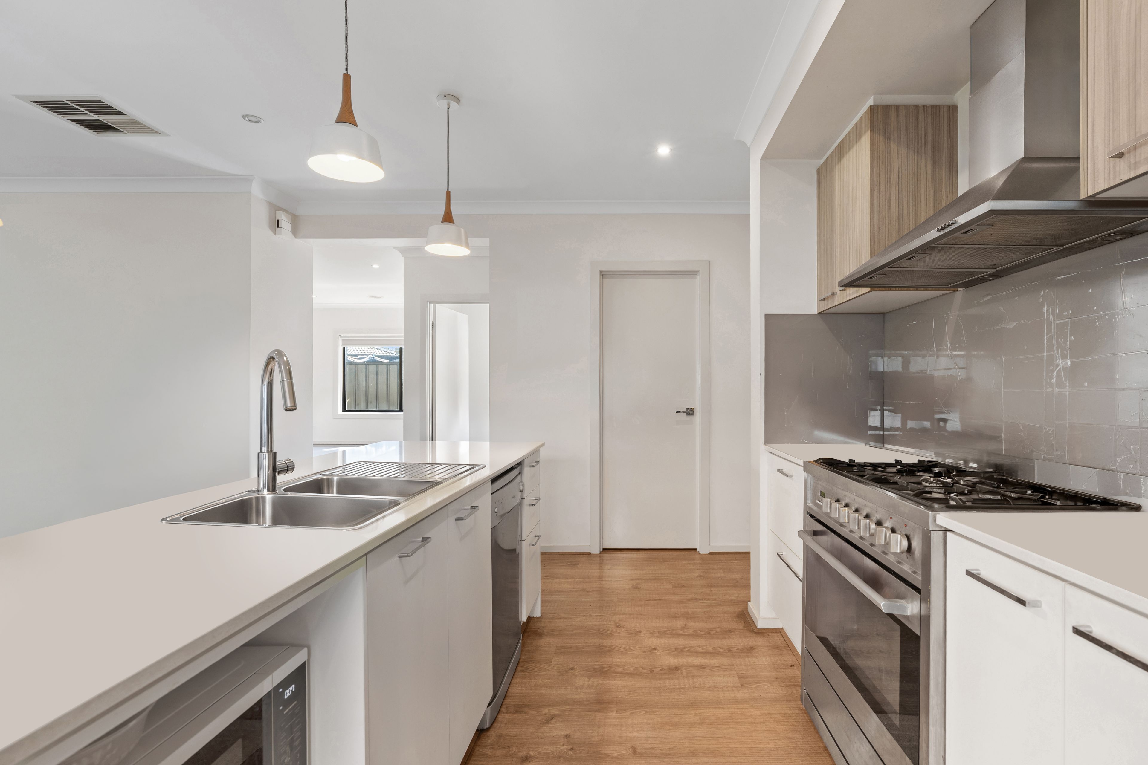 6 Ottelia Street — photo 3 of 18