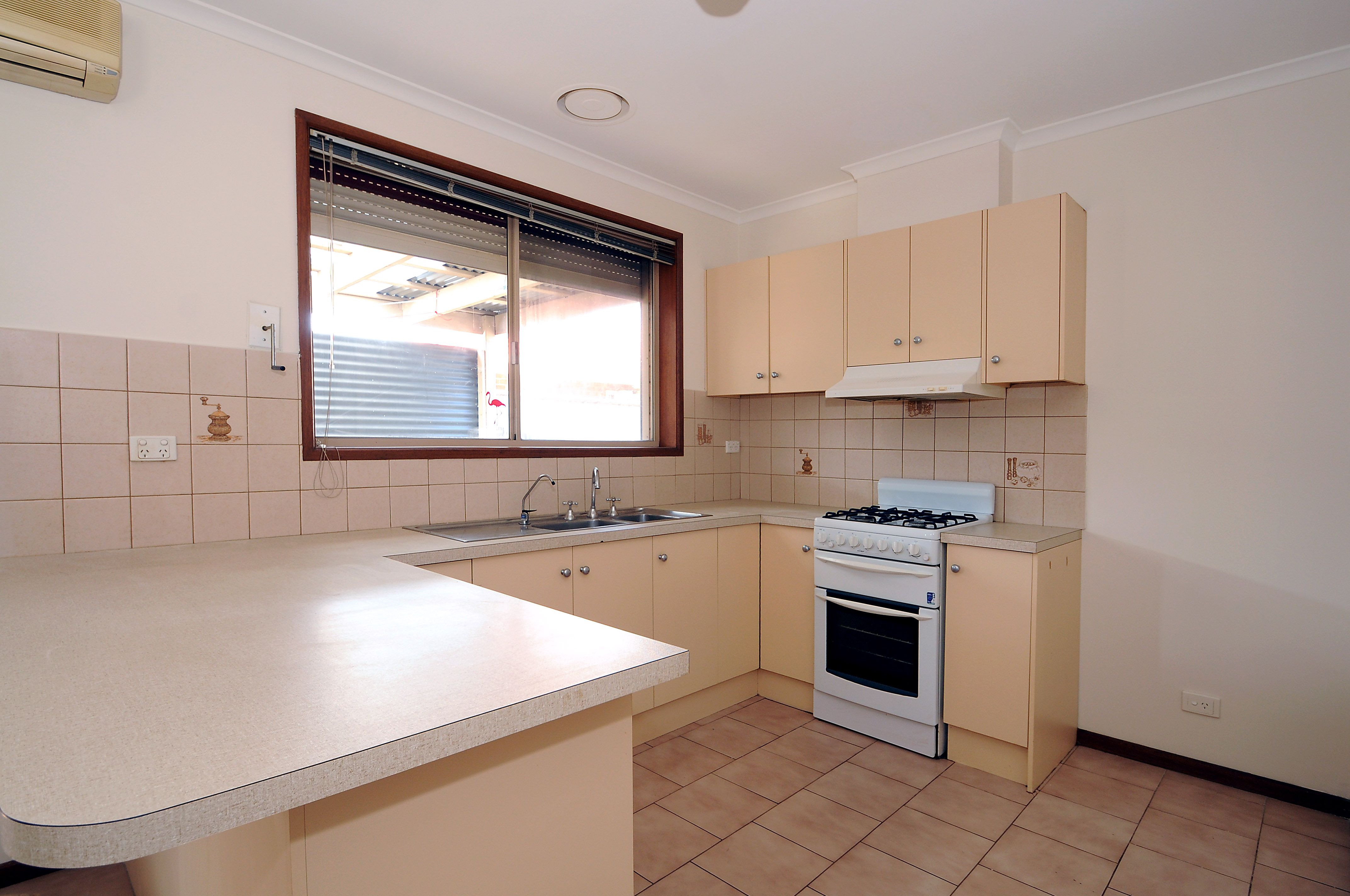 2/96 Ross Street, Dandenong, VIC 3175