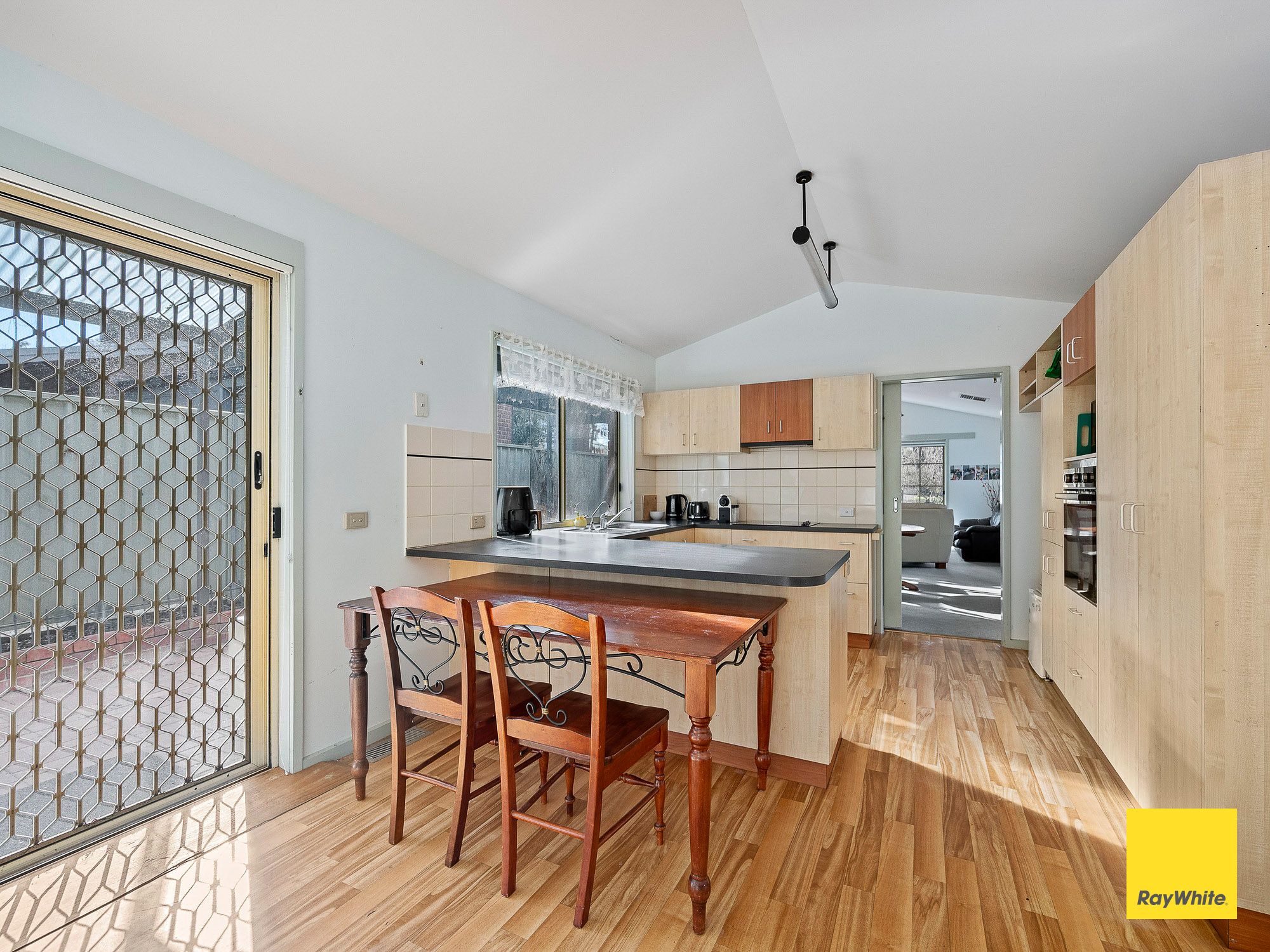 10/18 Lowe Street — photo 4 of 16
