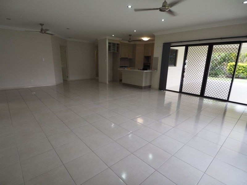 24 Rainbow Street, Kanimbla, QLD 4870