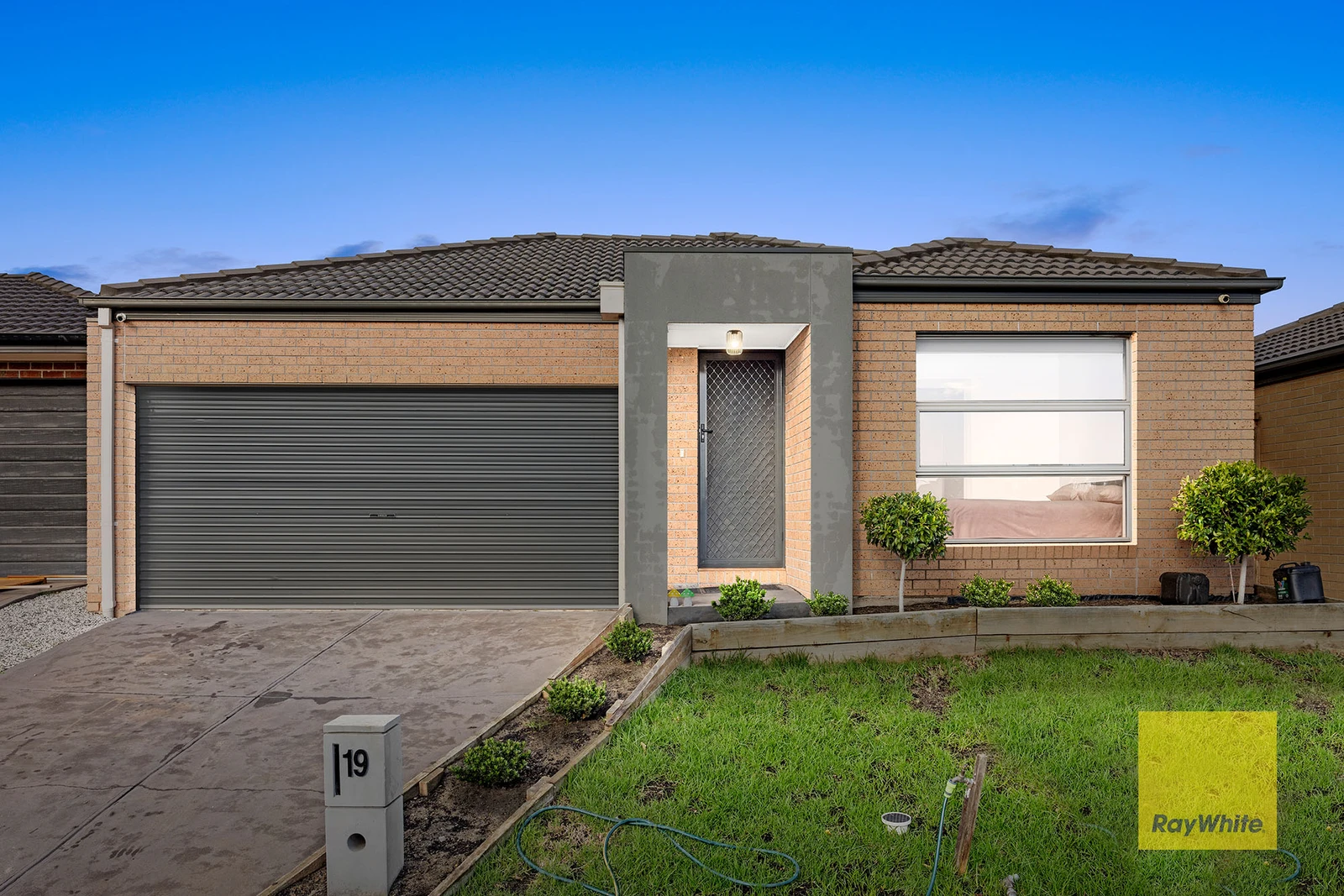 19 Phoenix Circuit, Brookfield, VIC 3338