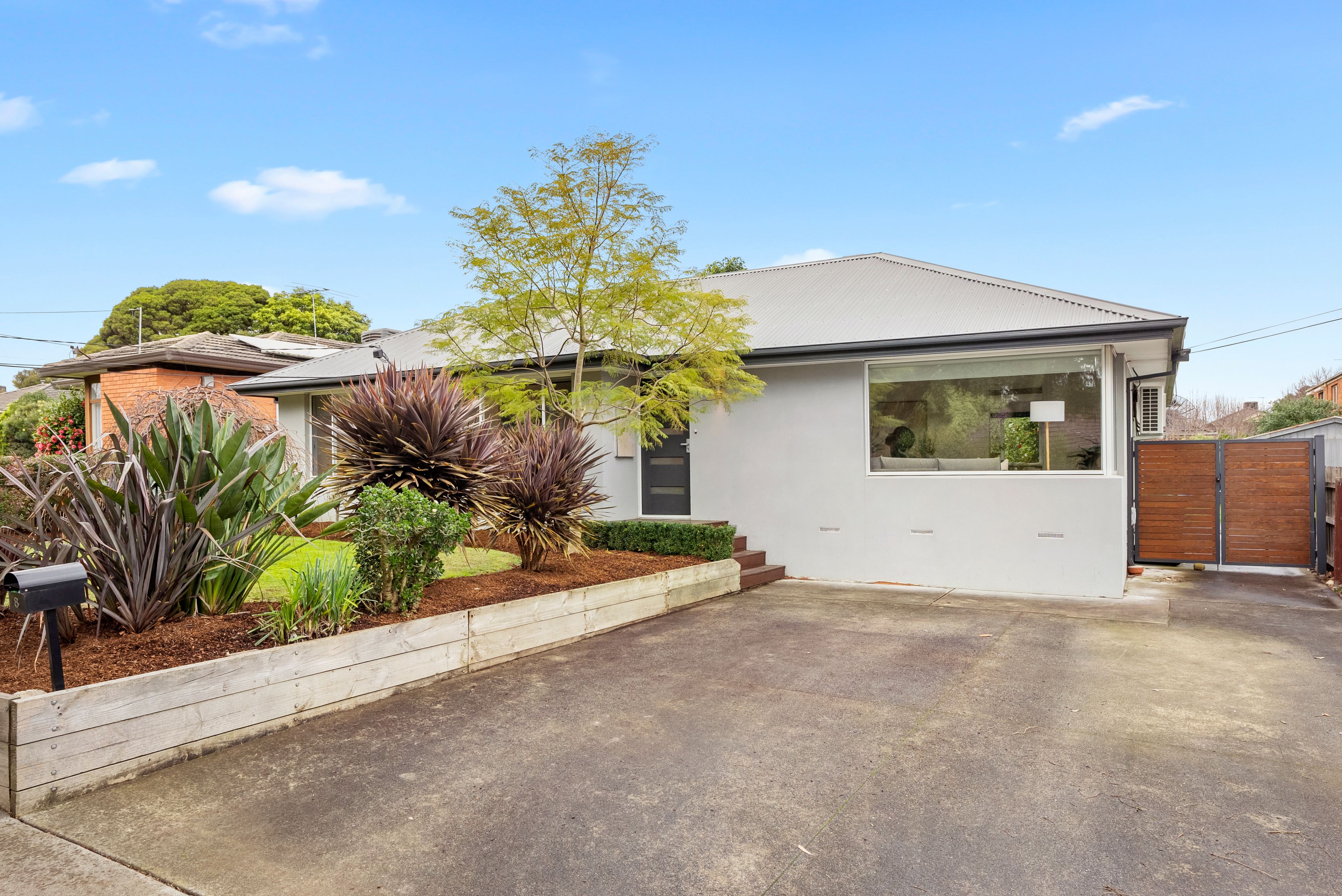 8 Rickards Avenue, Knoxfield VIC 3180