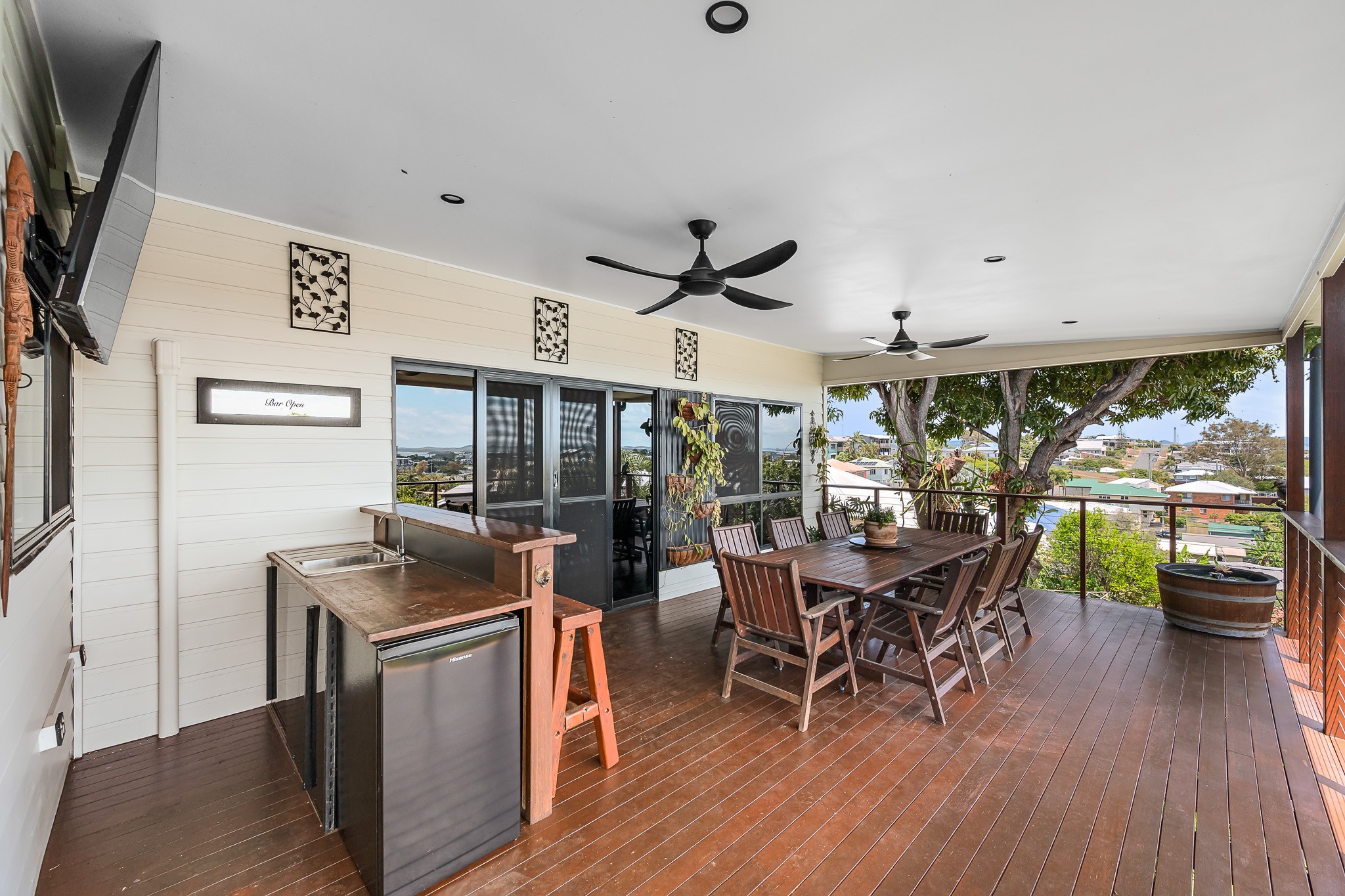 2 Hill Crescent, West Gladstone, QLD 4680