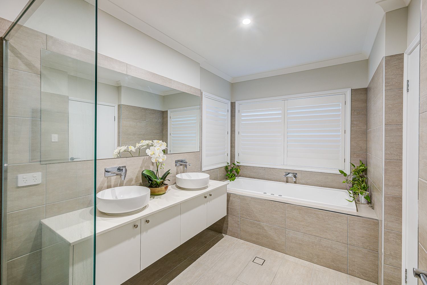 22 Forest Road — photo 8 of 14