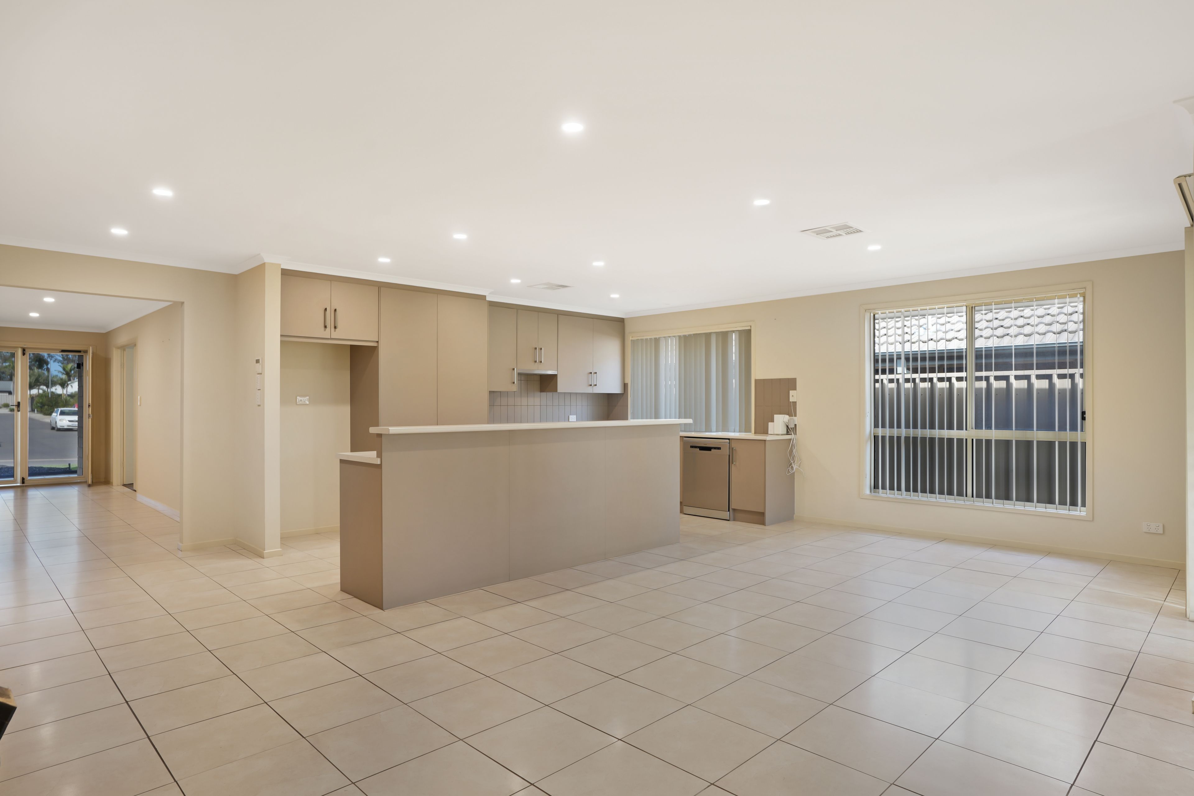 31 Mitchell Drive — photo 3 of 12