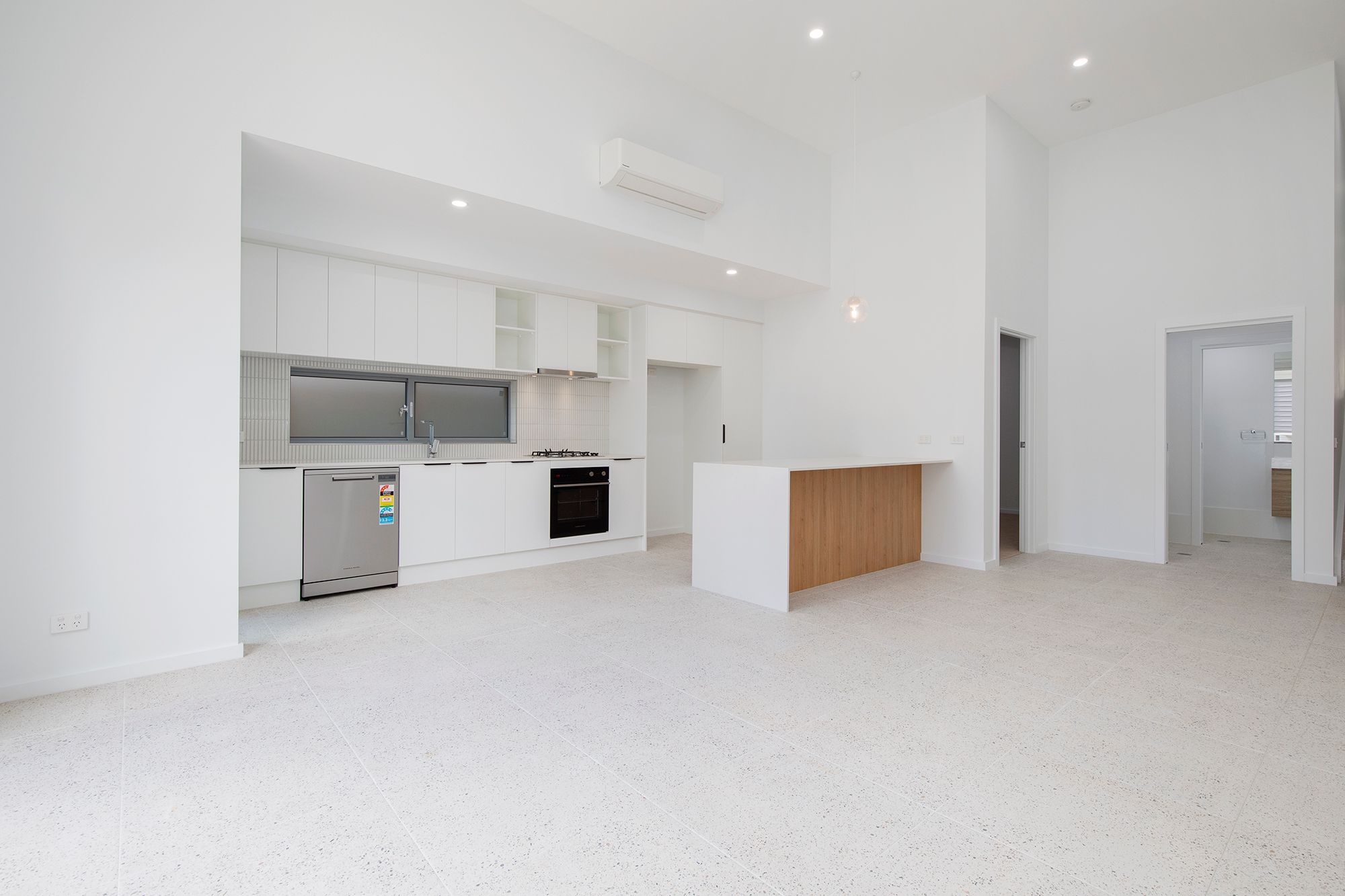 7/71-73 Macquarie Road — photo 3 of 14
