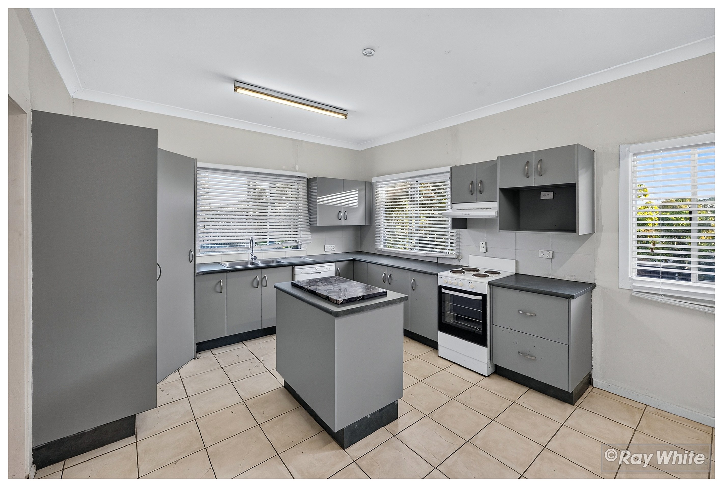 40 Lauga Street, Park Avenue, QLD 4701