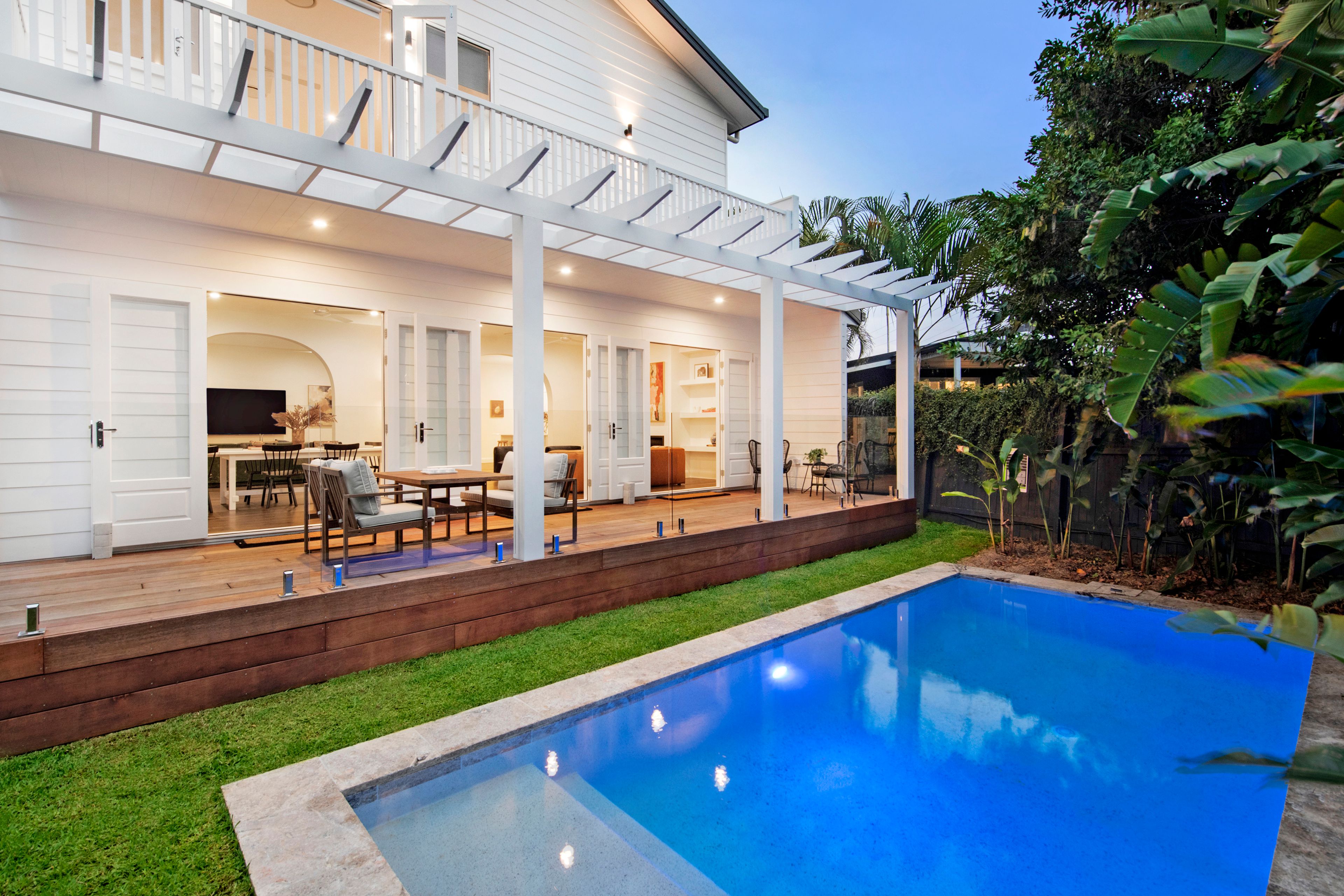 1 Ilkinia Avenue, Broadbeach Waters, QLD 4218