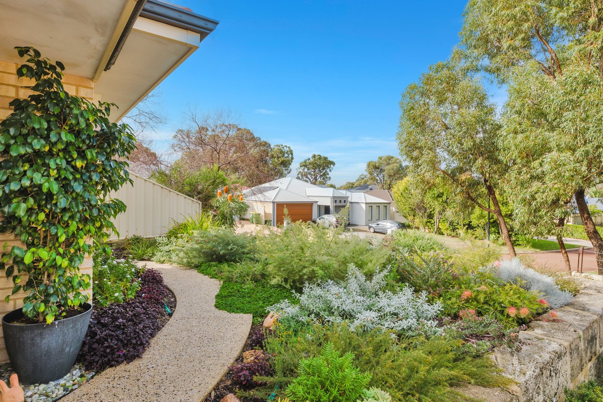 6 Ballard Meander, Lakelands, WA 6180