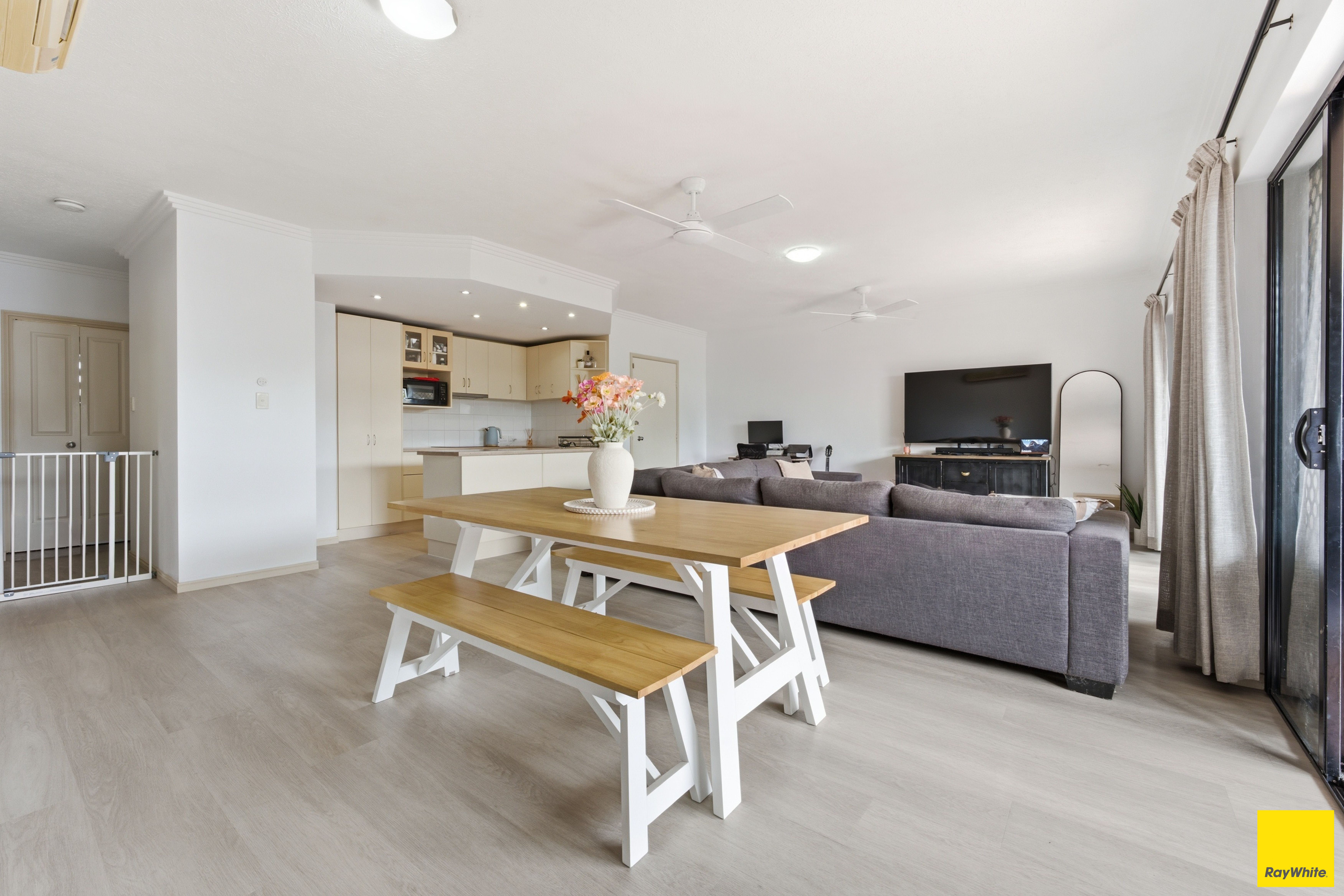 4/183-185 Martyn Street — photo from Ray White Cairns