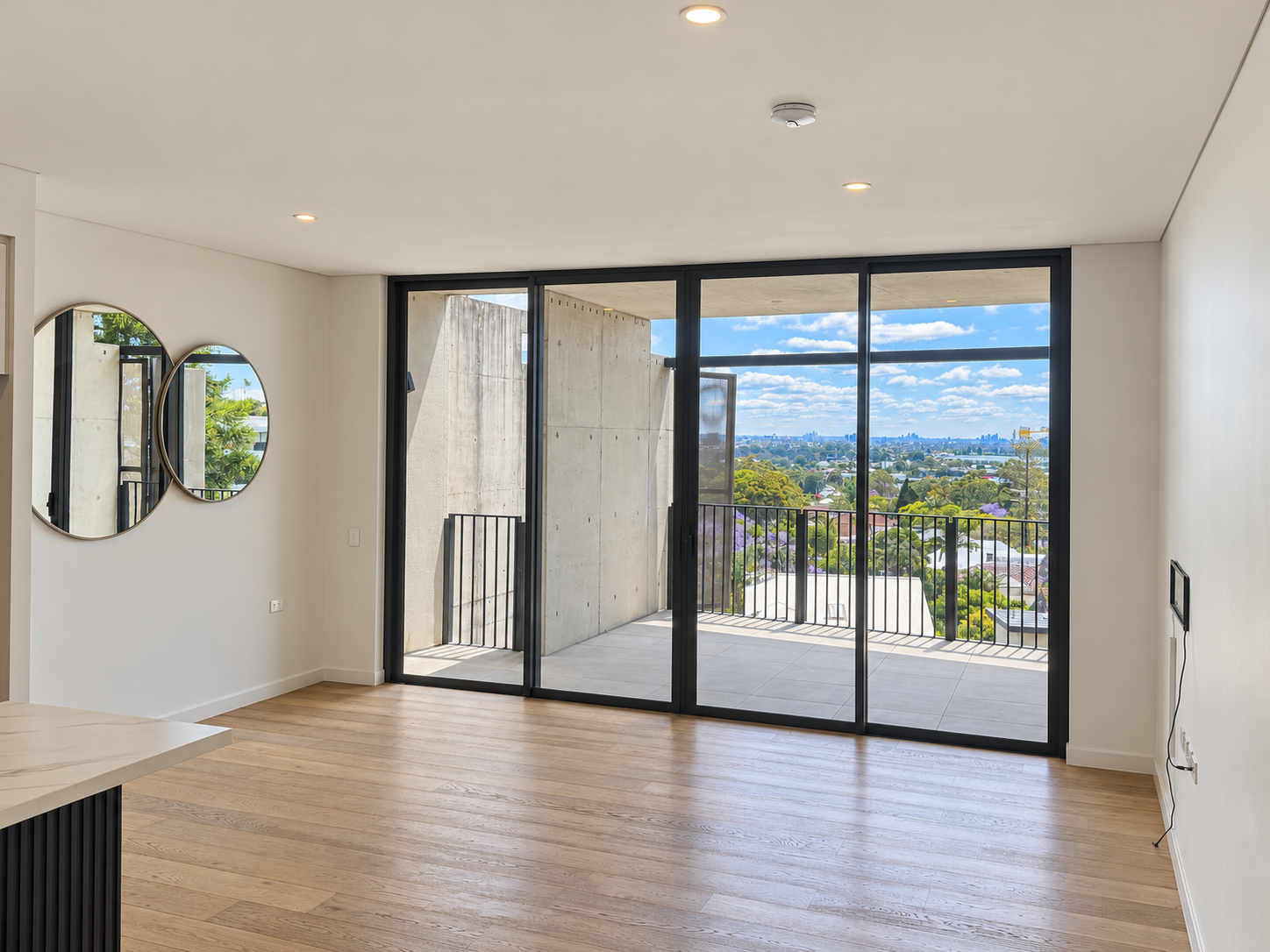 405/416 Kingsway — photo 9 of 10