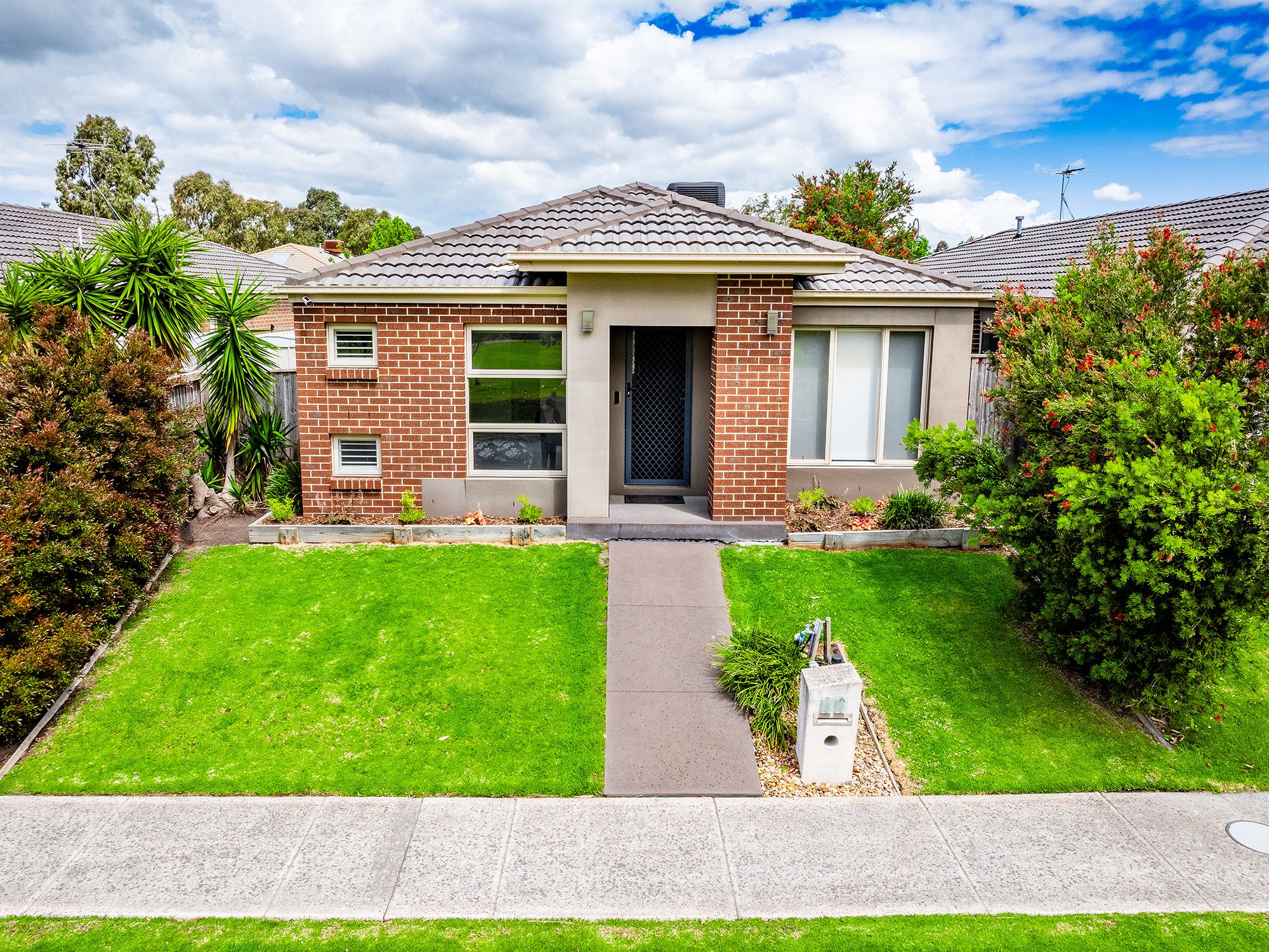 19 Brolin Terrace , Cranbourne North VIC 3977