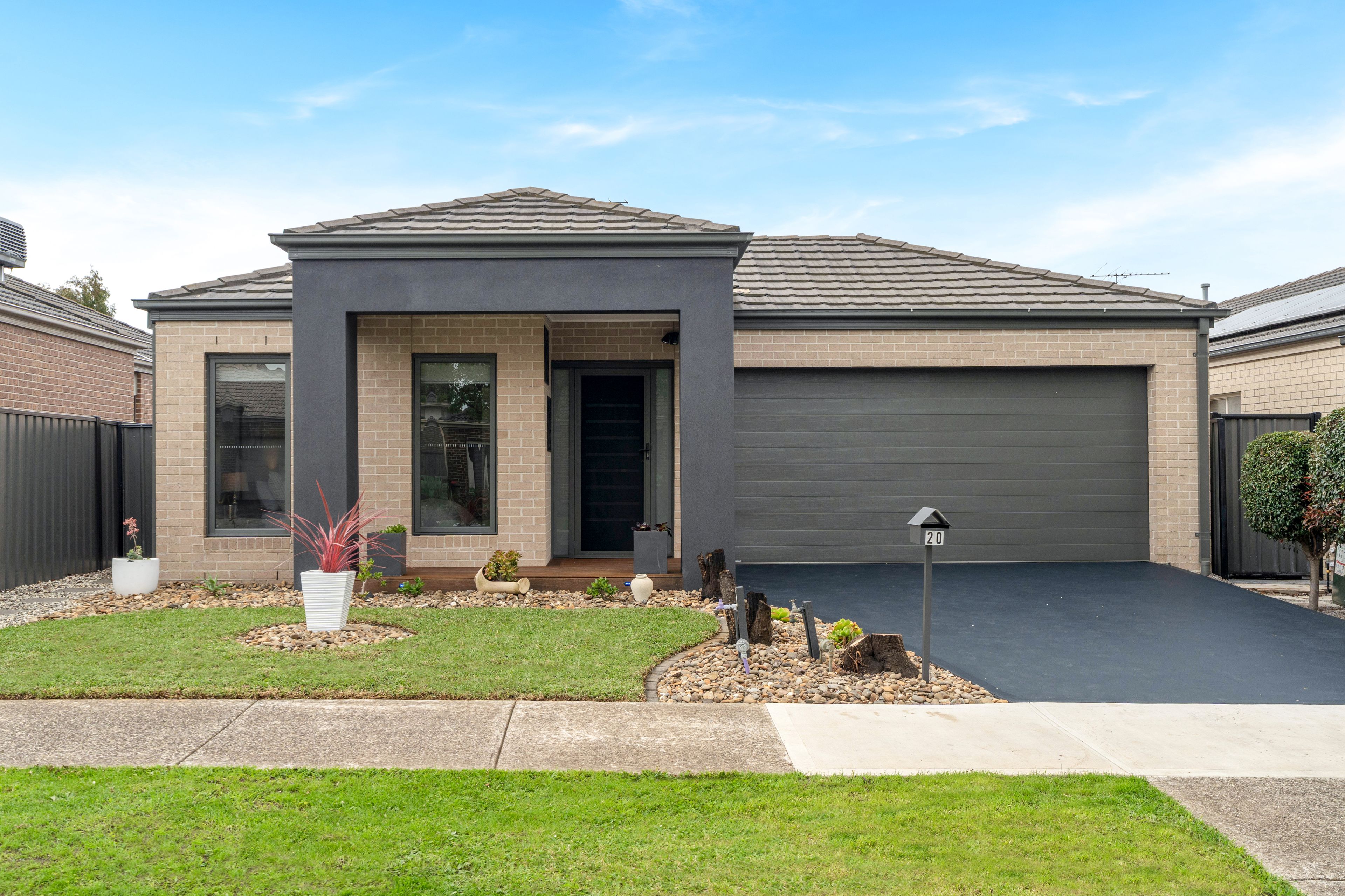 20 Hennessy Street — photo from Ray White Craigieburn