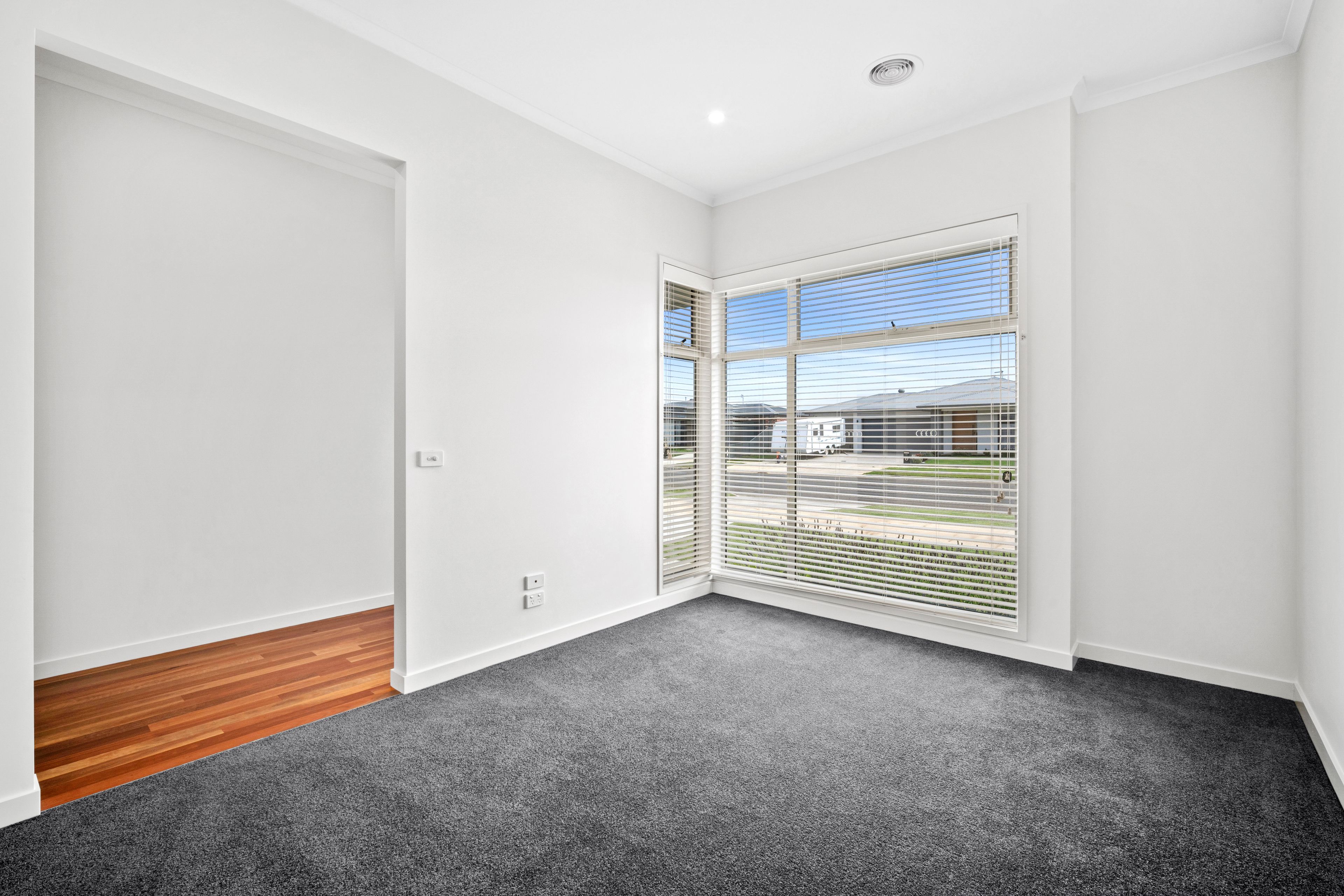25 Hollioake Drive — photo 6 of 8
