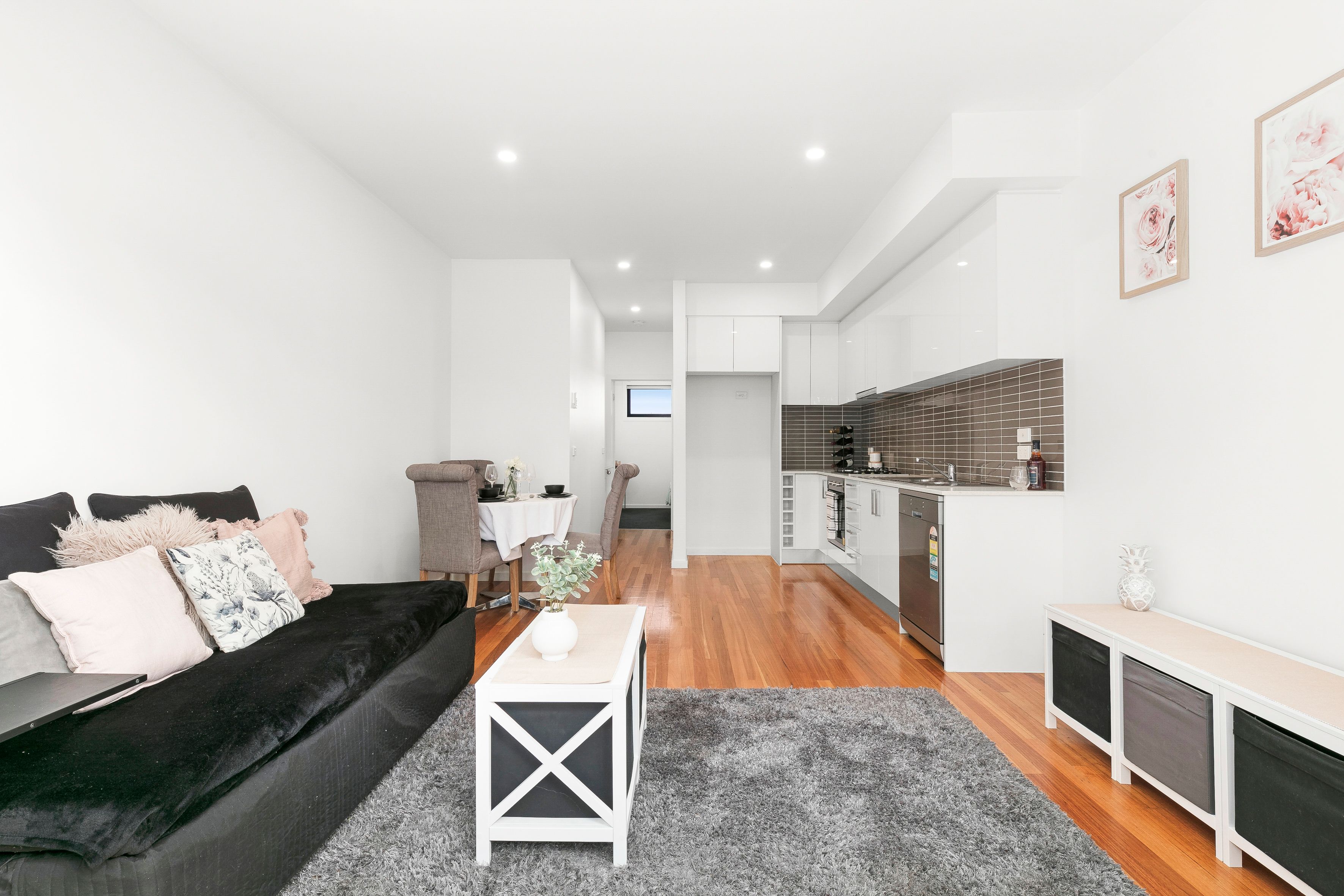 2/6 Gladstone Parade, Glenroy, VIC 3046