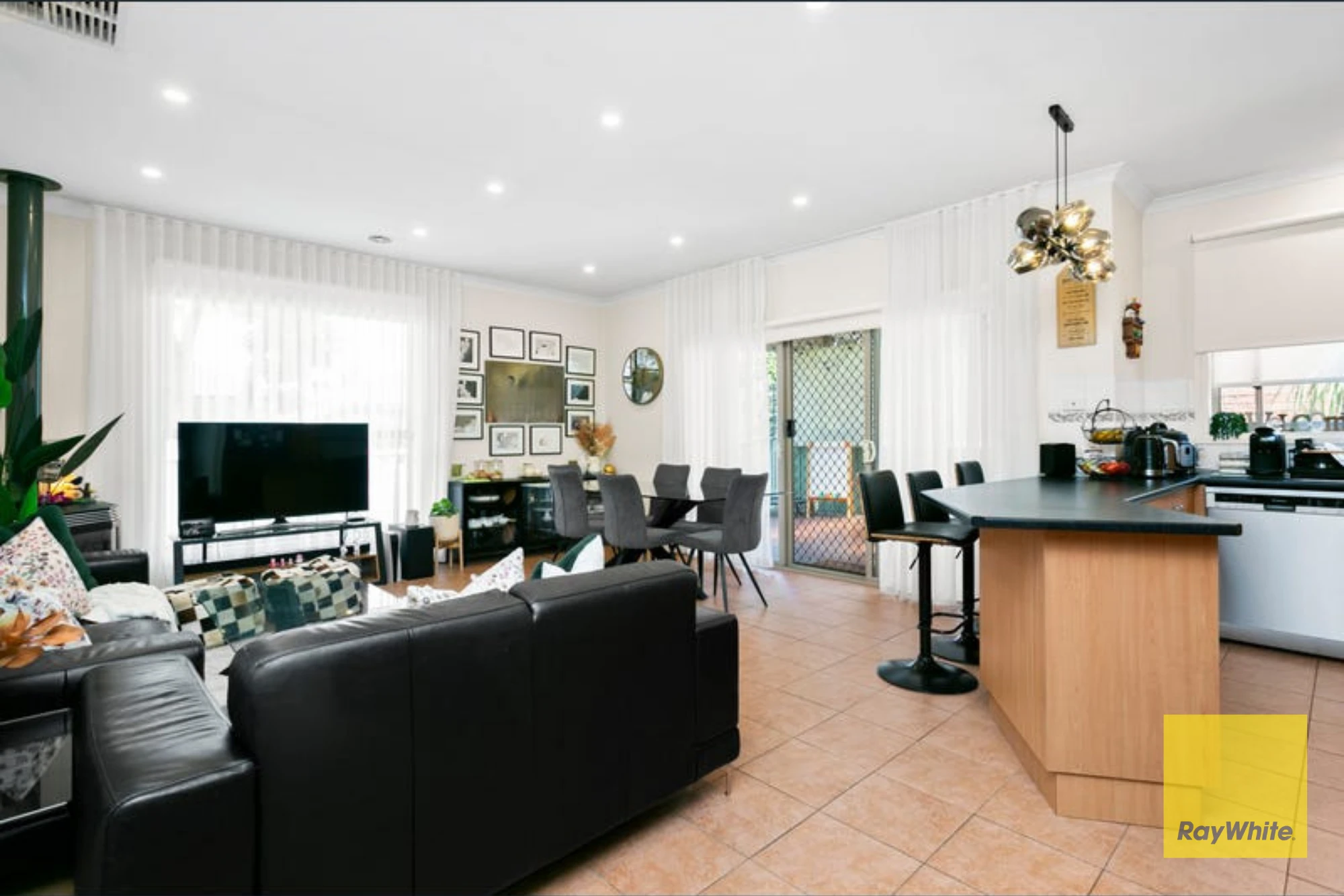 2 Mickleton Grove, Point Cook, VIC 3030