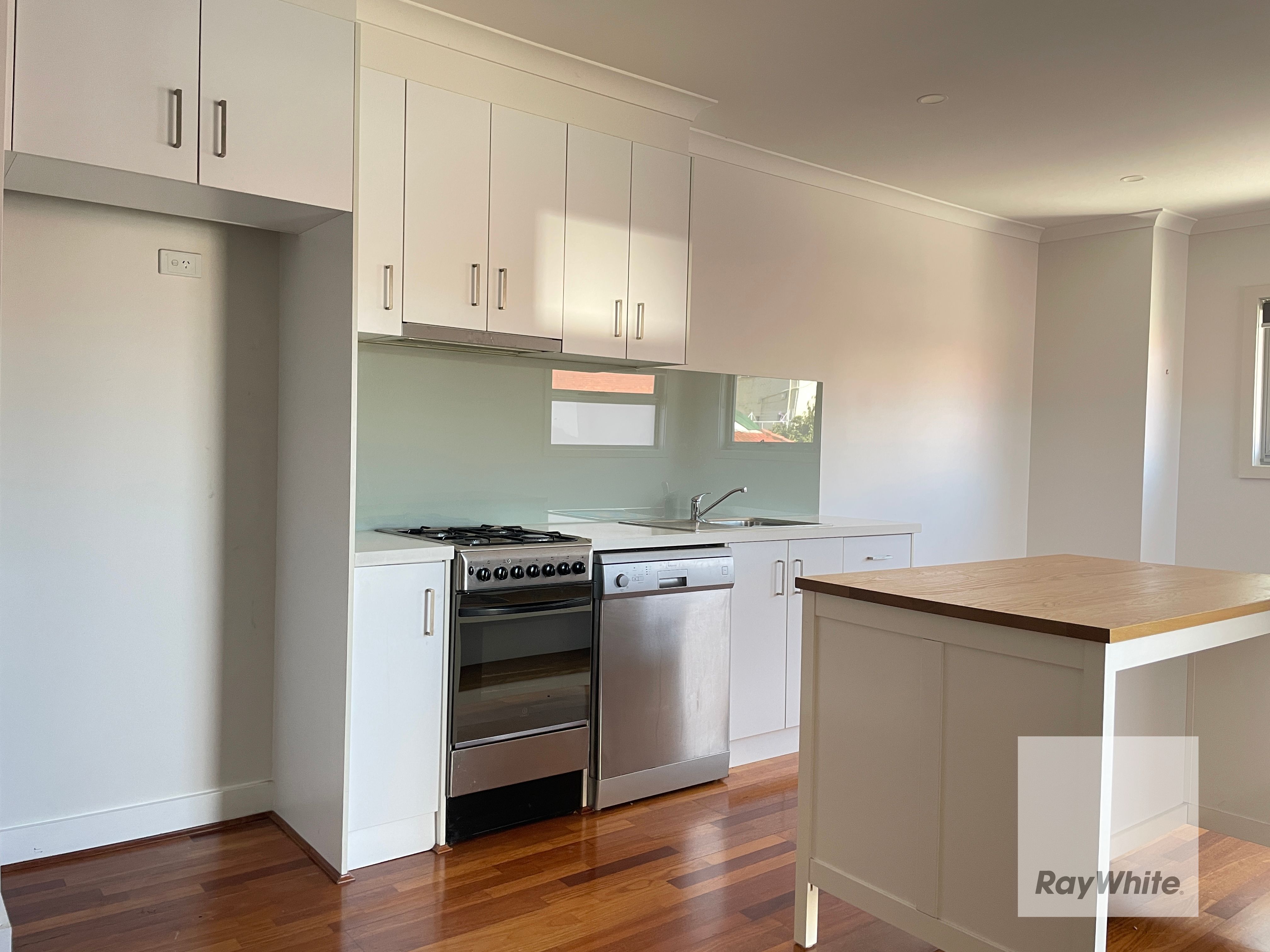 4/4 Henry Street, Reservoir, VIC 3073