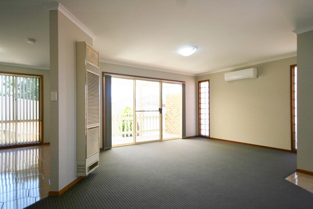 2/24 Candlebark Road, Queanbeyan, NSW 2620