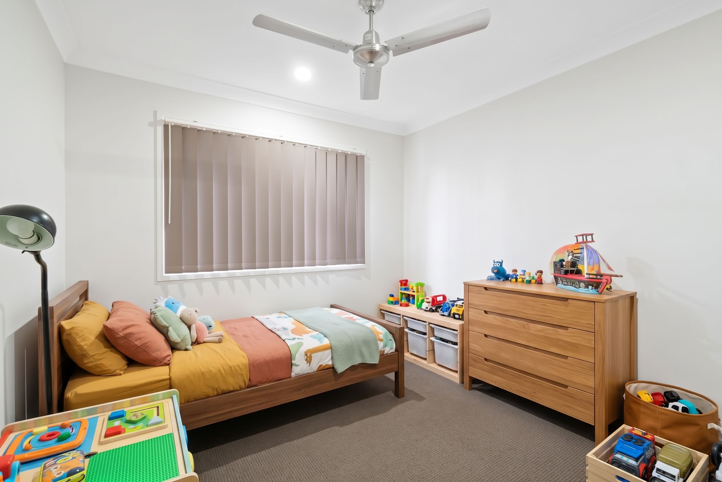 16 Hollyoak Crescent — photo 11 of 15