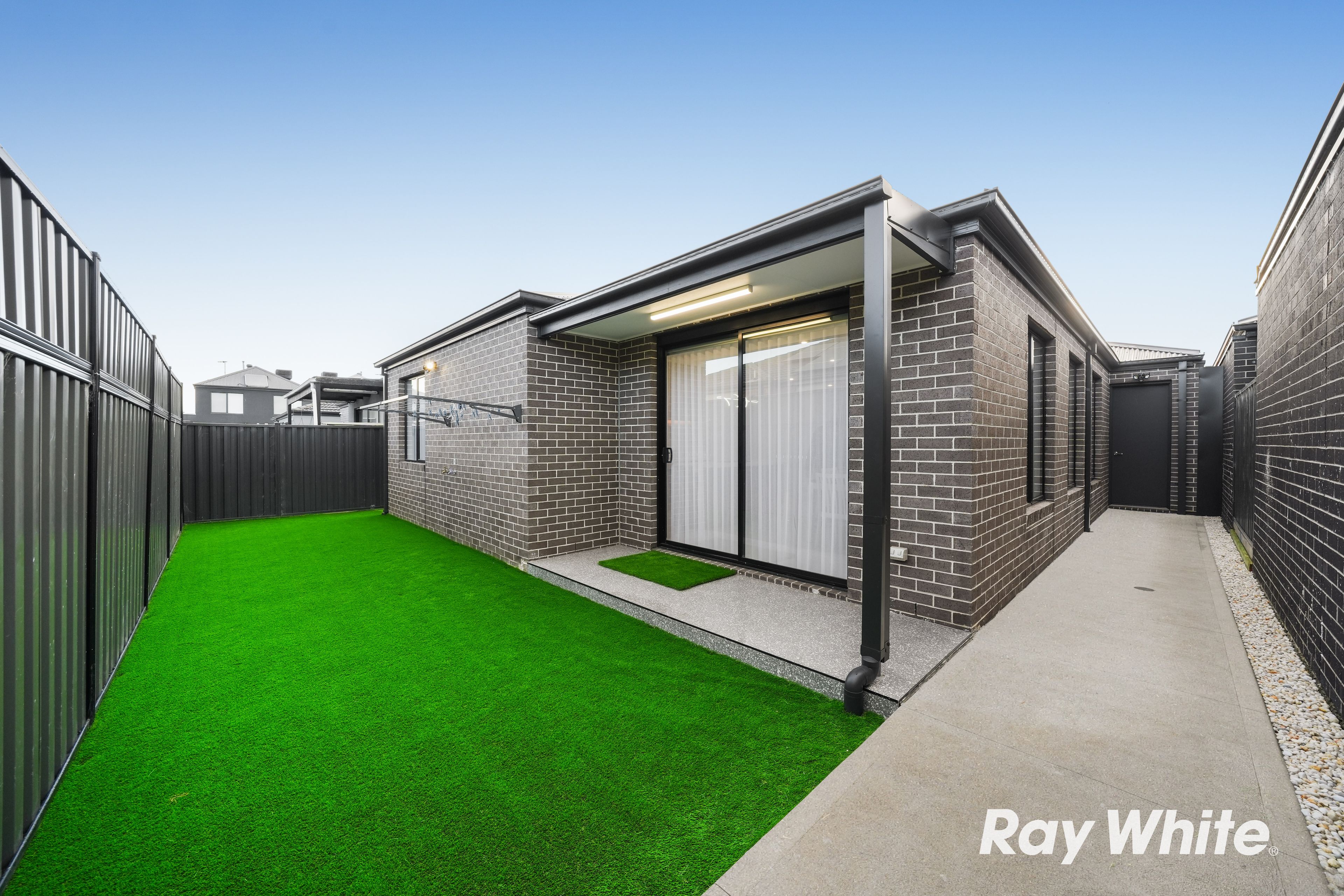 8 Columbus Road — photo 18 of 19
