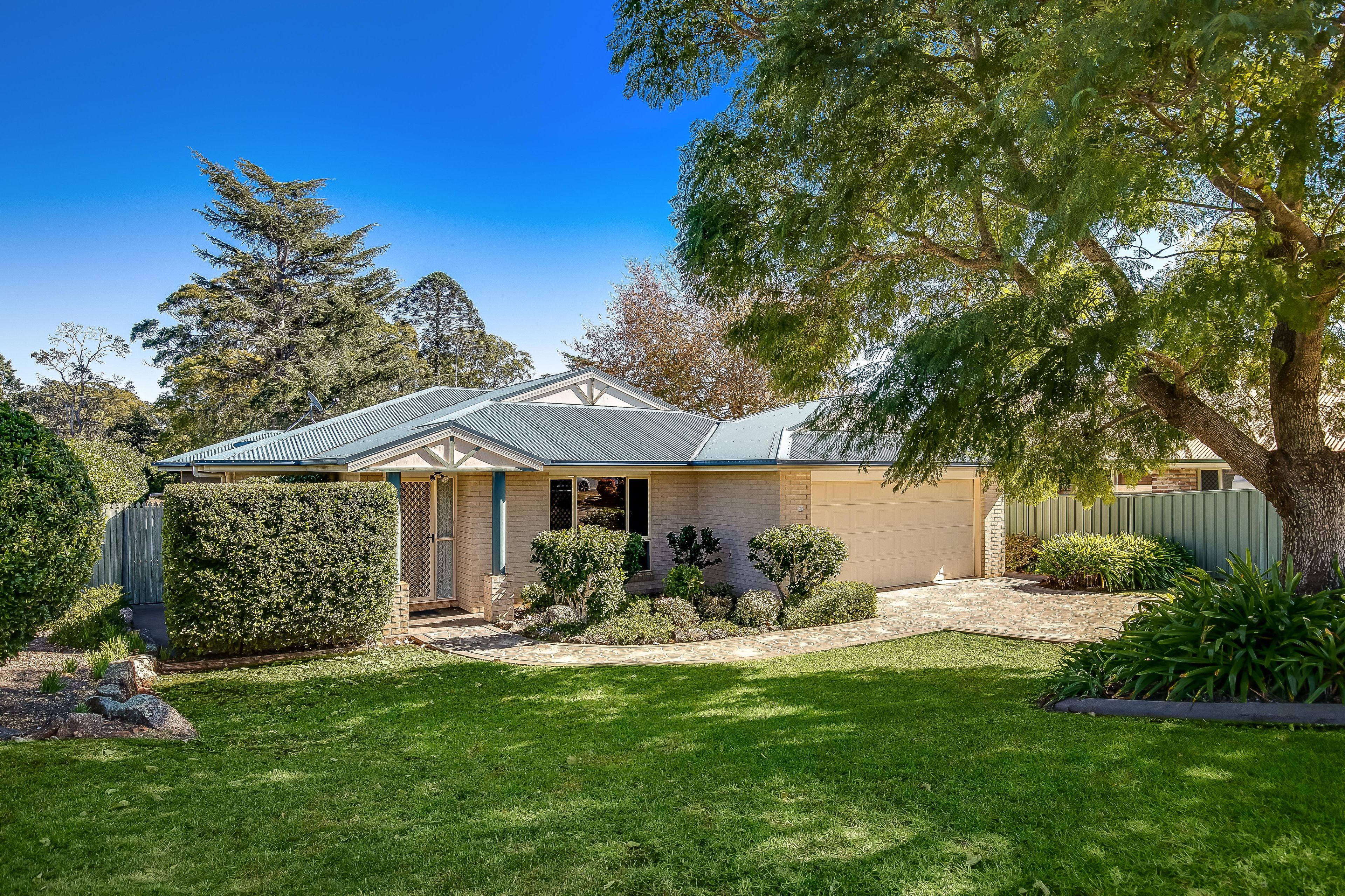 27 ANAHEIM Avenue, HUNTLY VIC 3551
