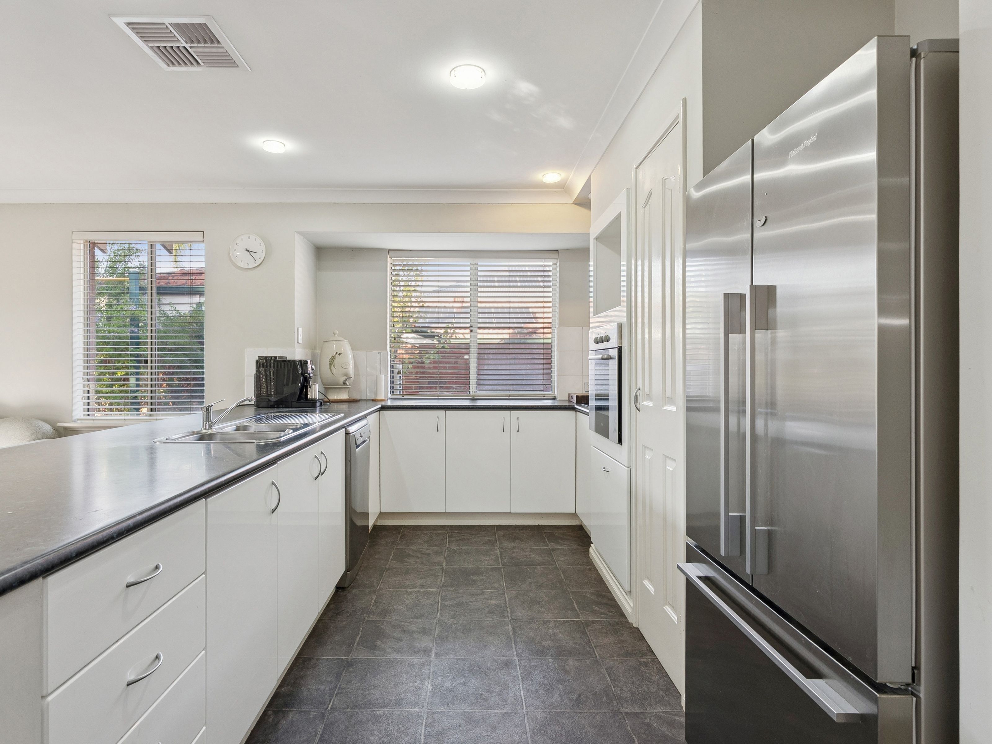 2 Murray Street, Como, WA 6152
