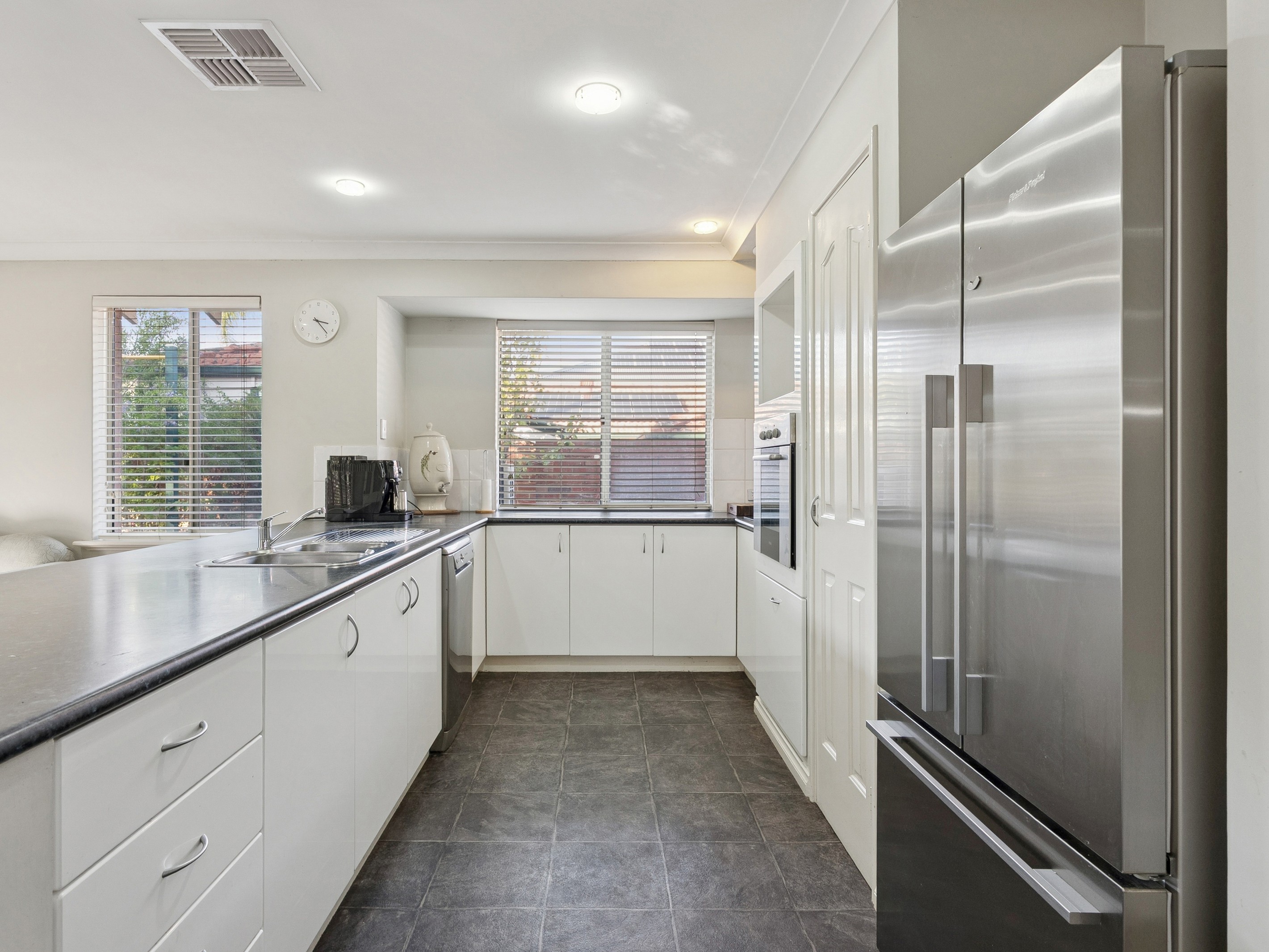 2 Murray Street, Como, WA 6152