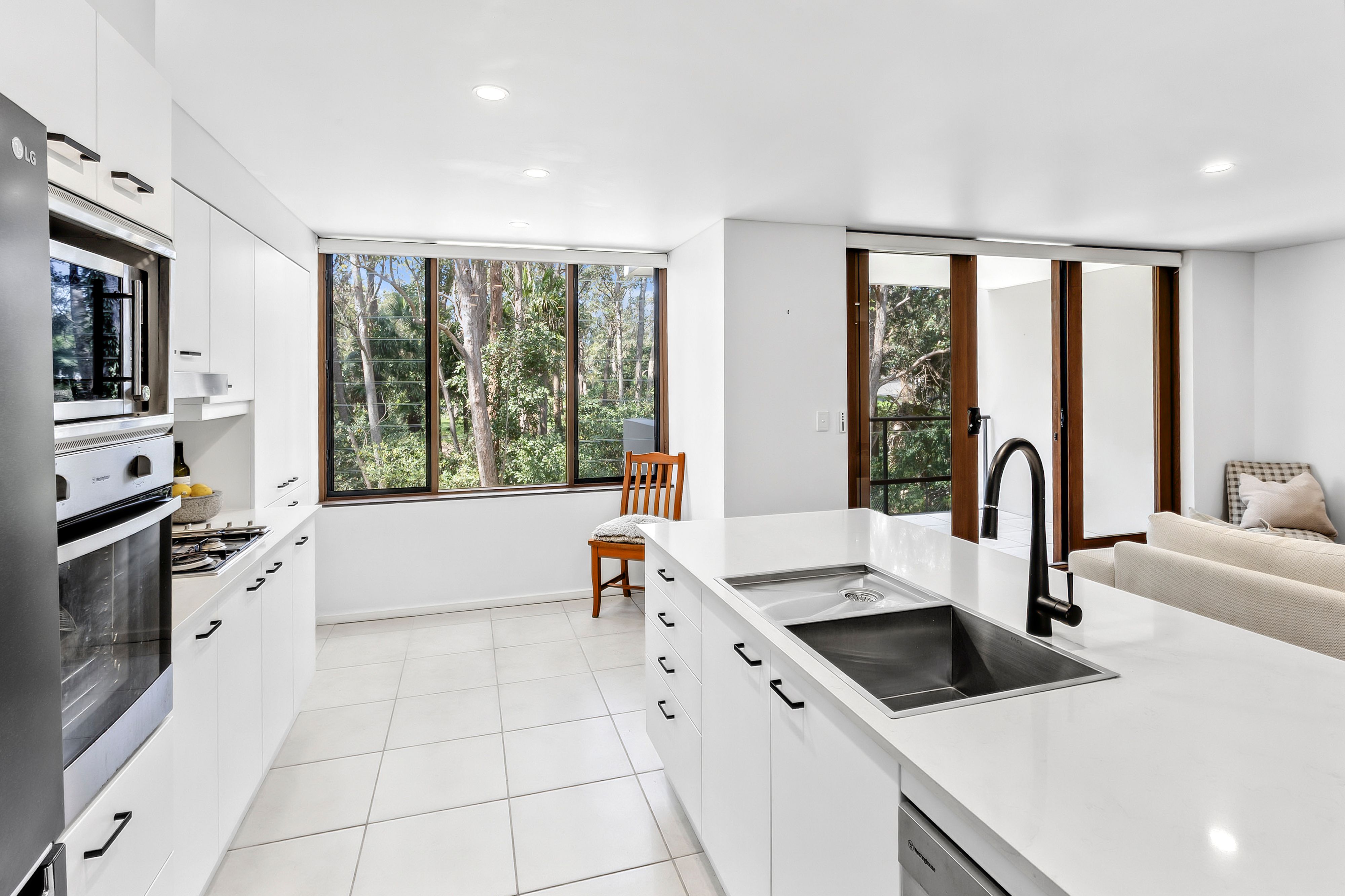 6/50 Parkland Road — photo 4 of 8