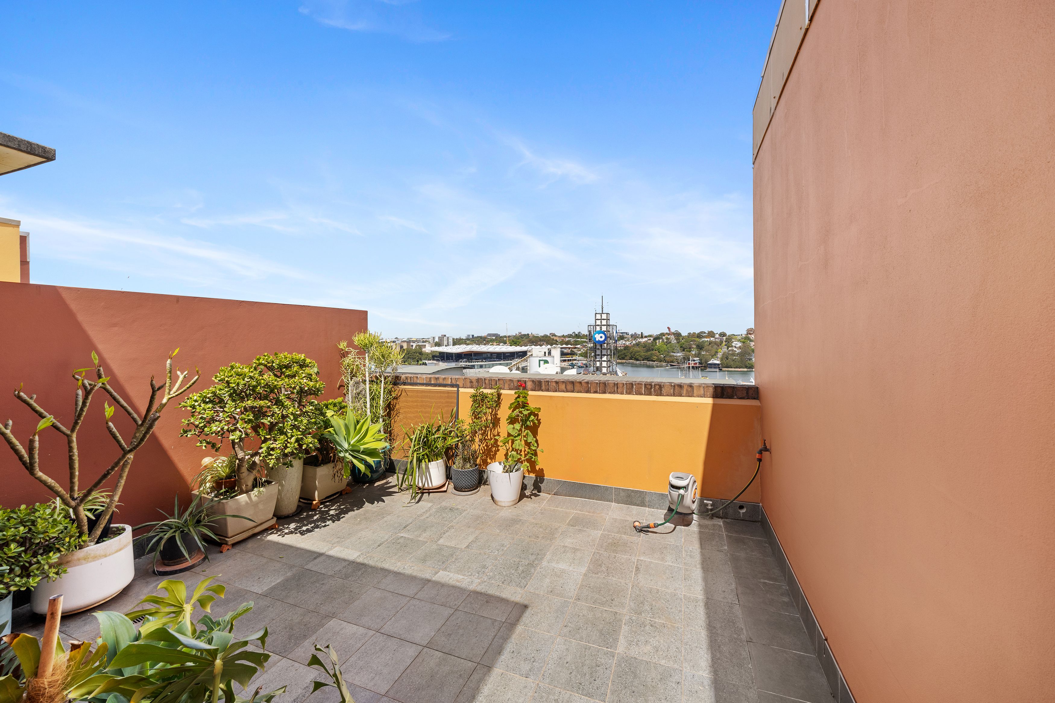 B22/40 Saunders Street — photo 3 of 11