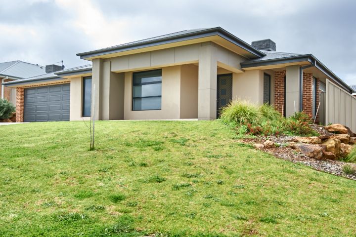 1/27 Osterley Street, Bourkelands, NSW 2650