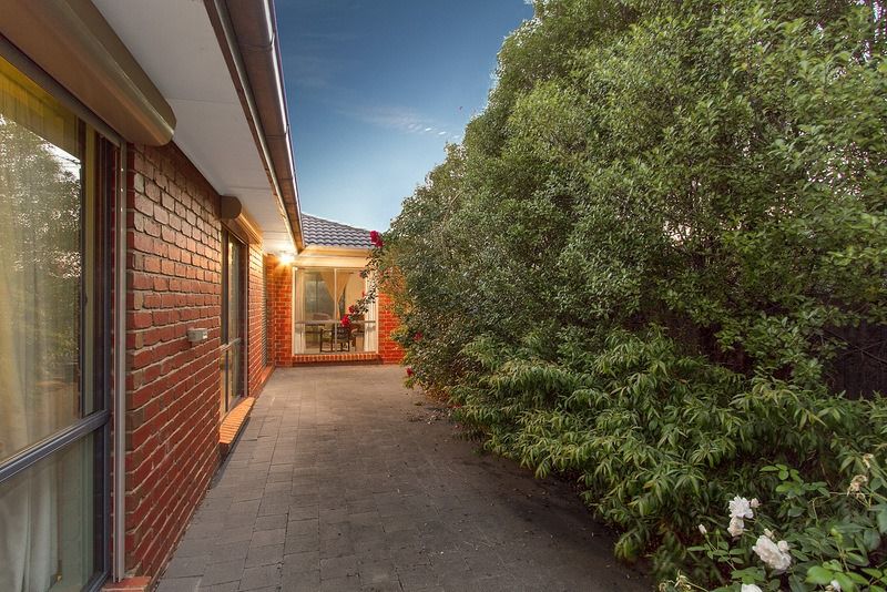10 Shaftsbury Avenue — photo 6 of 7